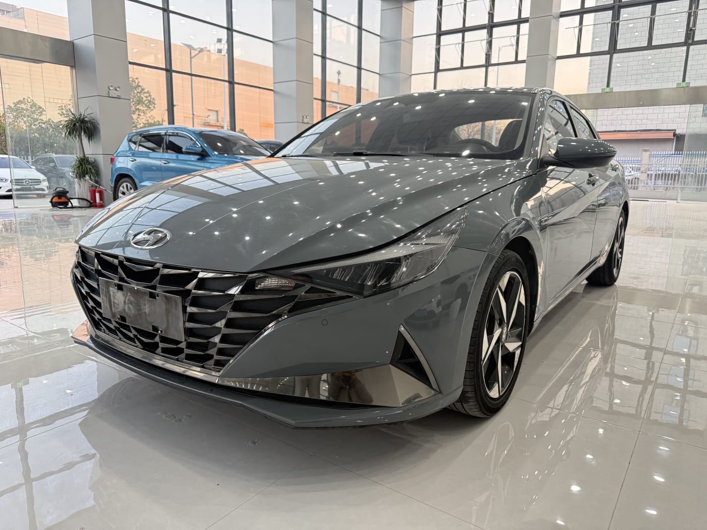 Hyundai Elantra 1.5L CVT LUX Premium Edition