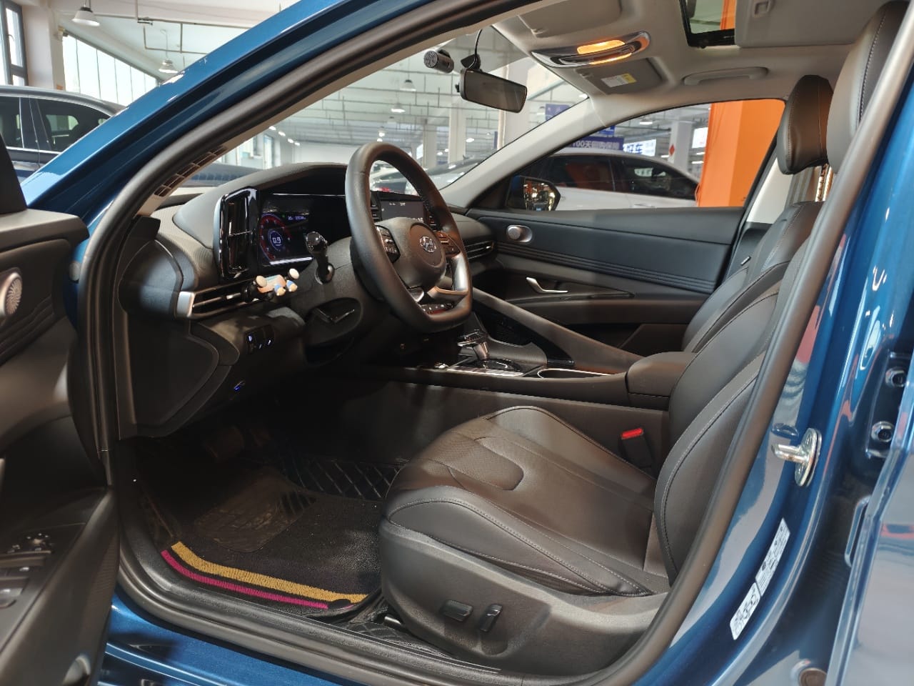Hyundai Elantra 1.5L CVT LUX Premium Edition