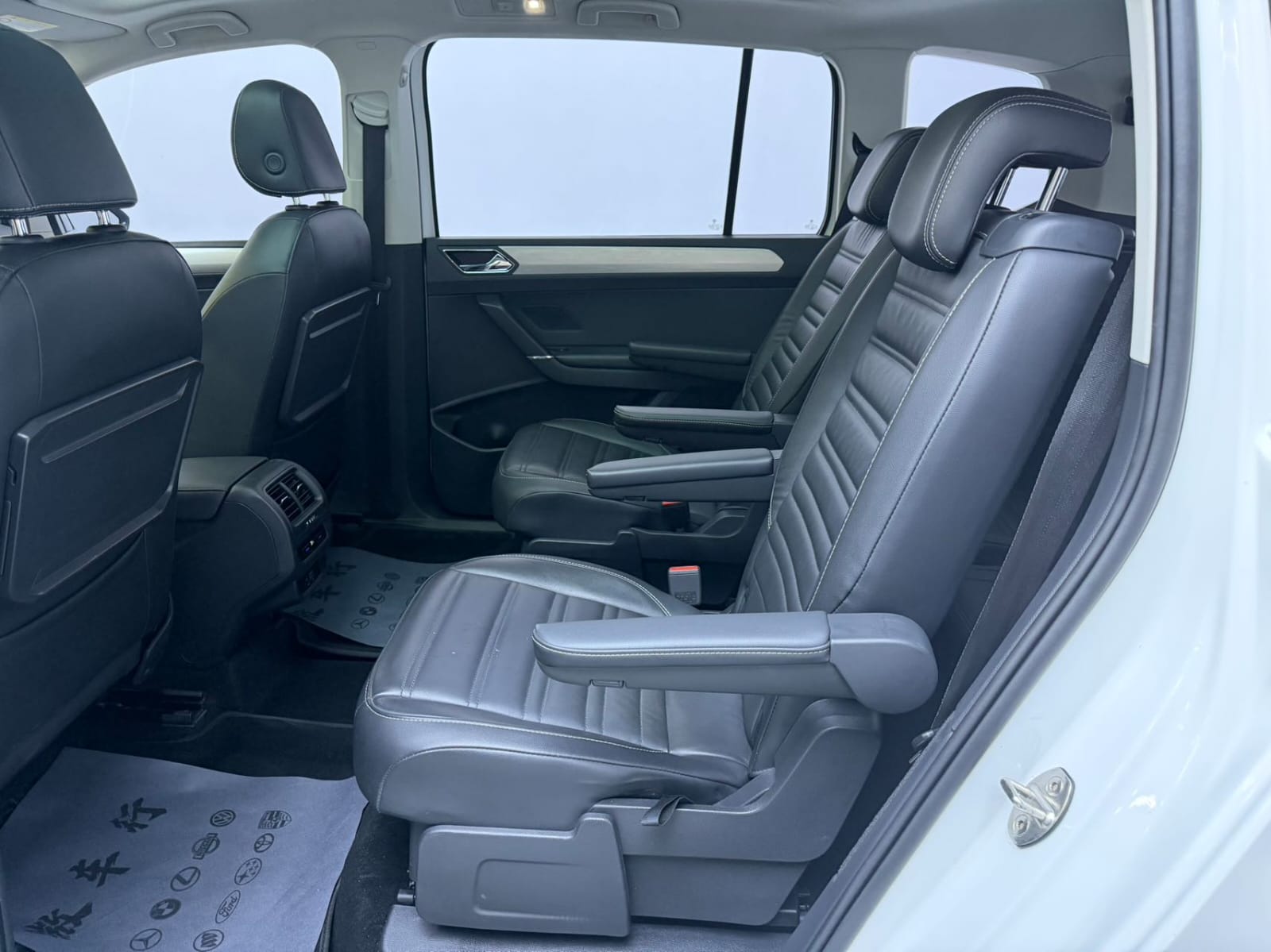 Volkswagen Touran L 280TSI DSG Extended Edition 6 мест