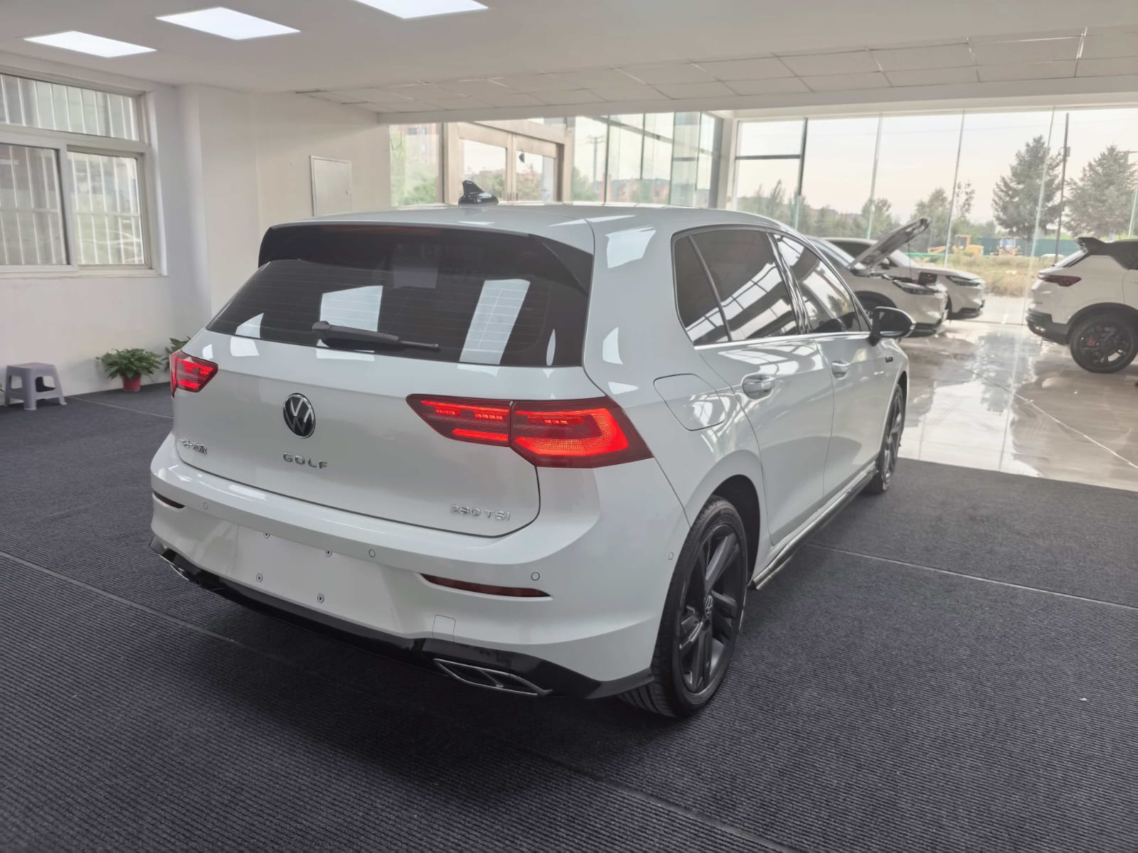 Volkswagen Golf 280TSI DSG R-Line