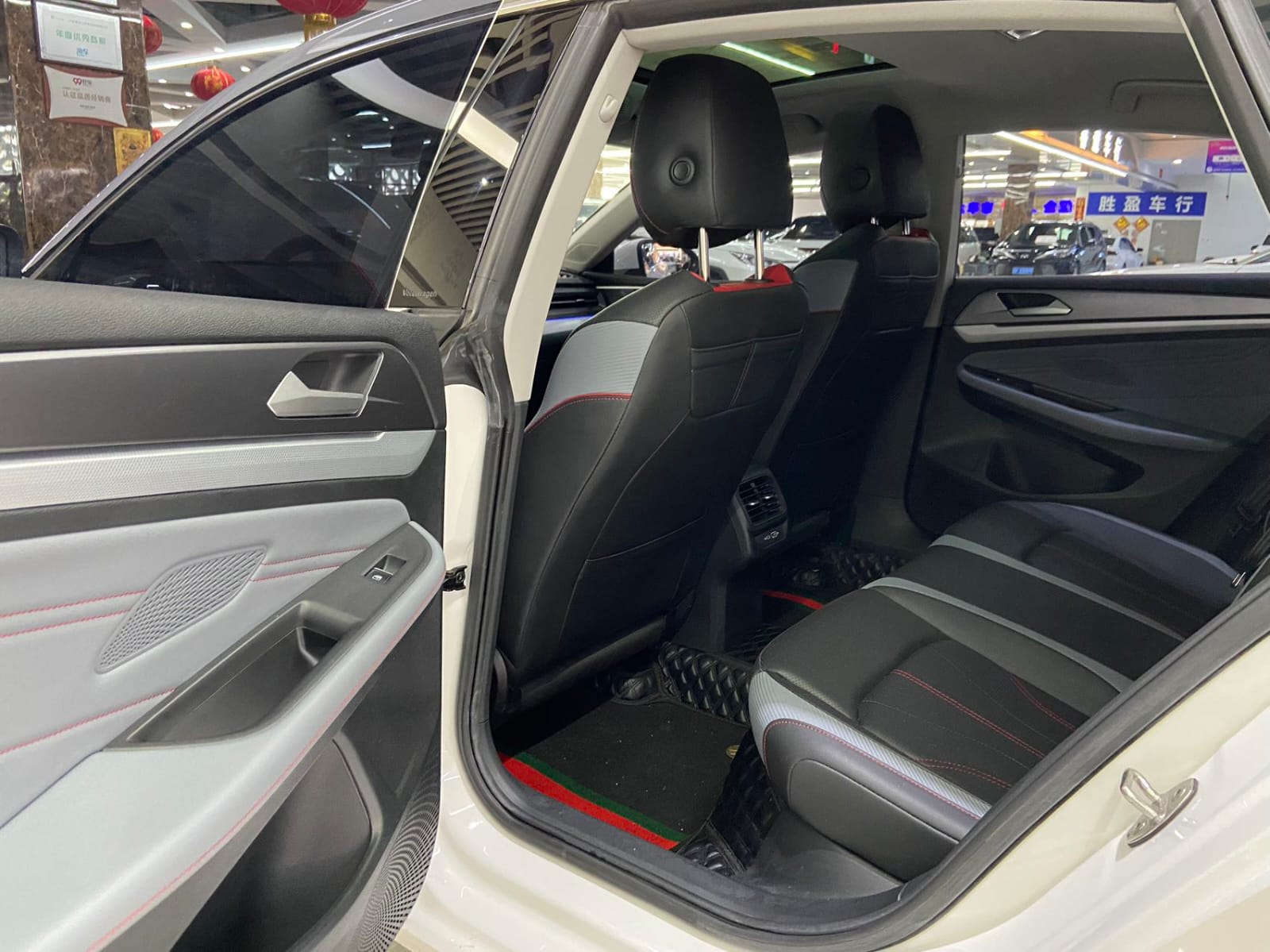 Volkswagen Lamando L 280TSI DSG Cool Hot Version