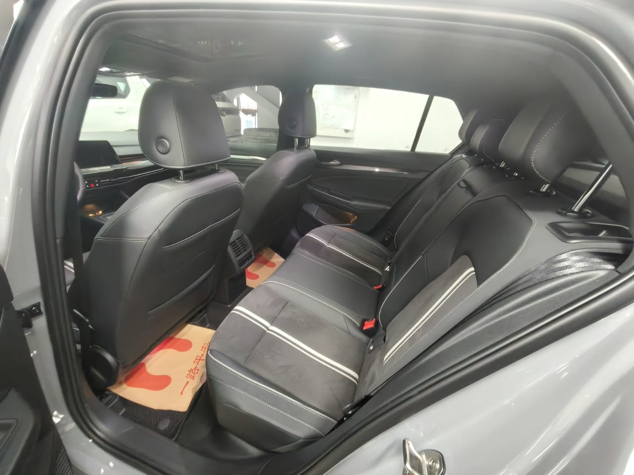 Volkswagen Golf 1.4T R-Line Life
