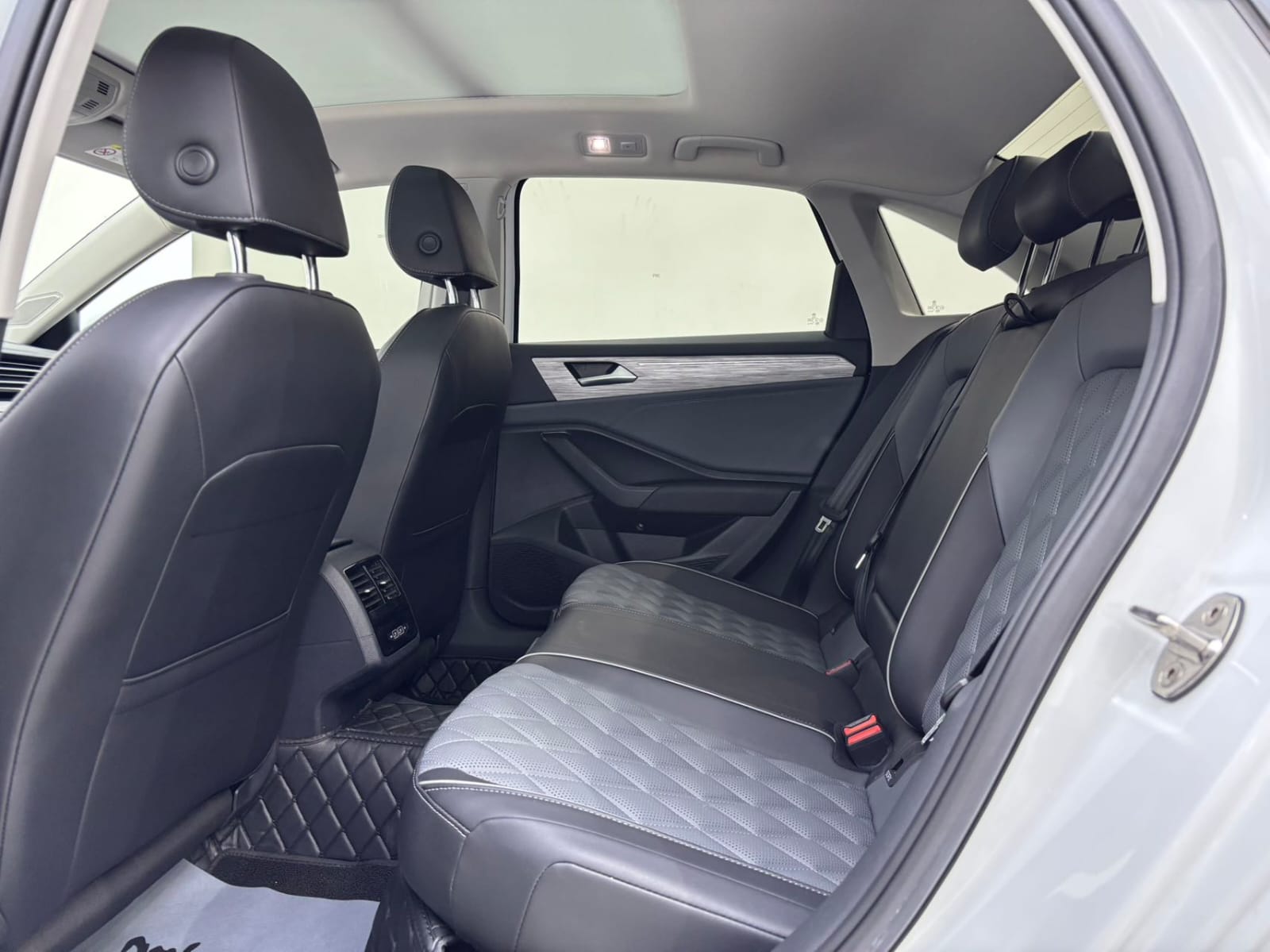 Volkswagen Sagitar 280TSI DSG