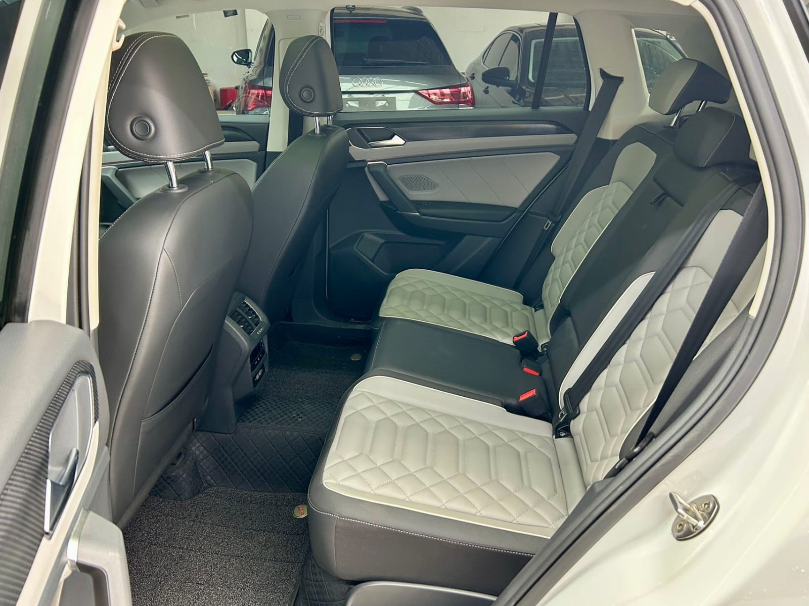 Volkswagen Tayron 280TSI Deluxe Plus Premium Edition