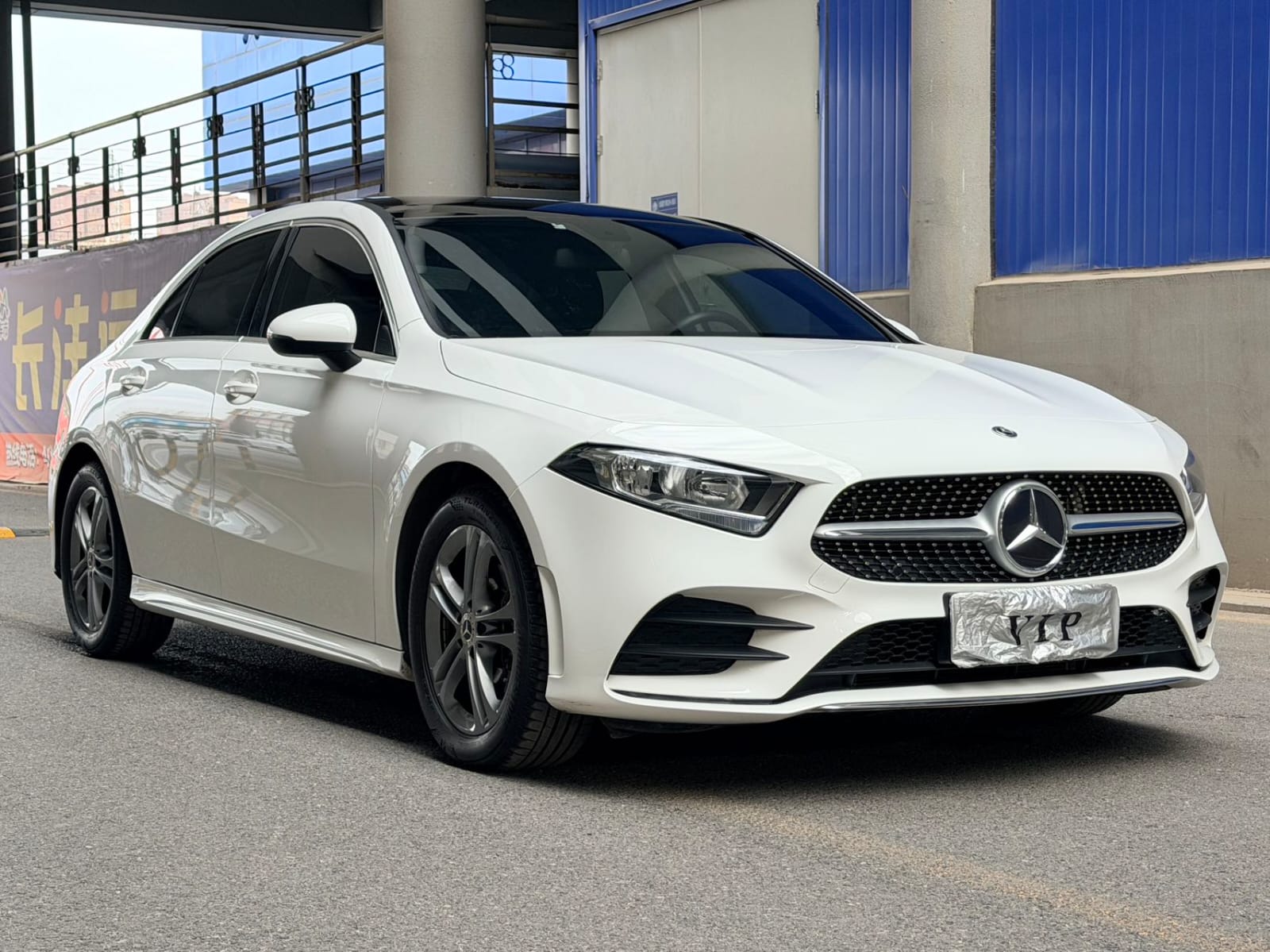 Mercedes-Benz A180L