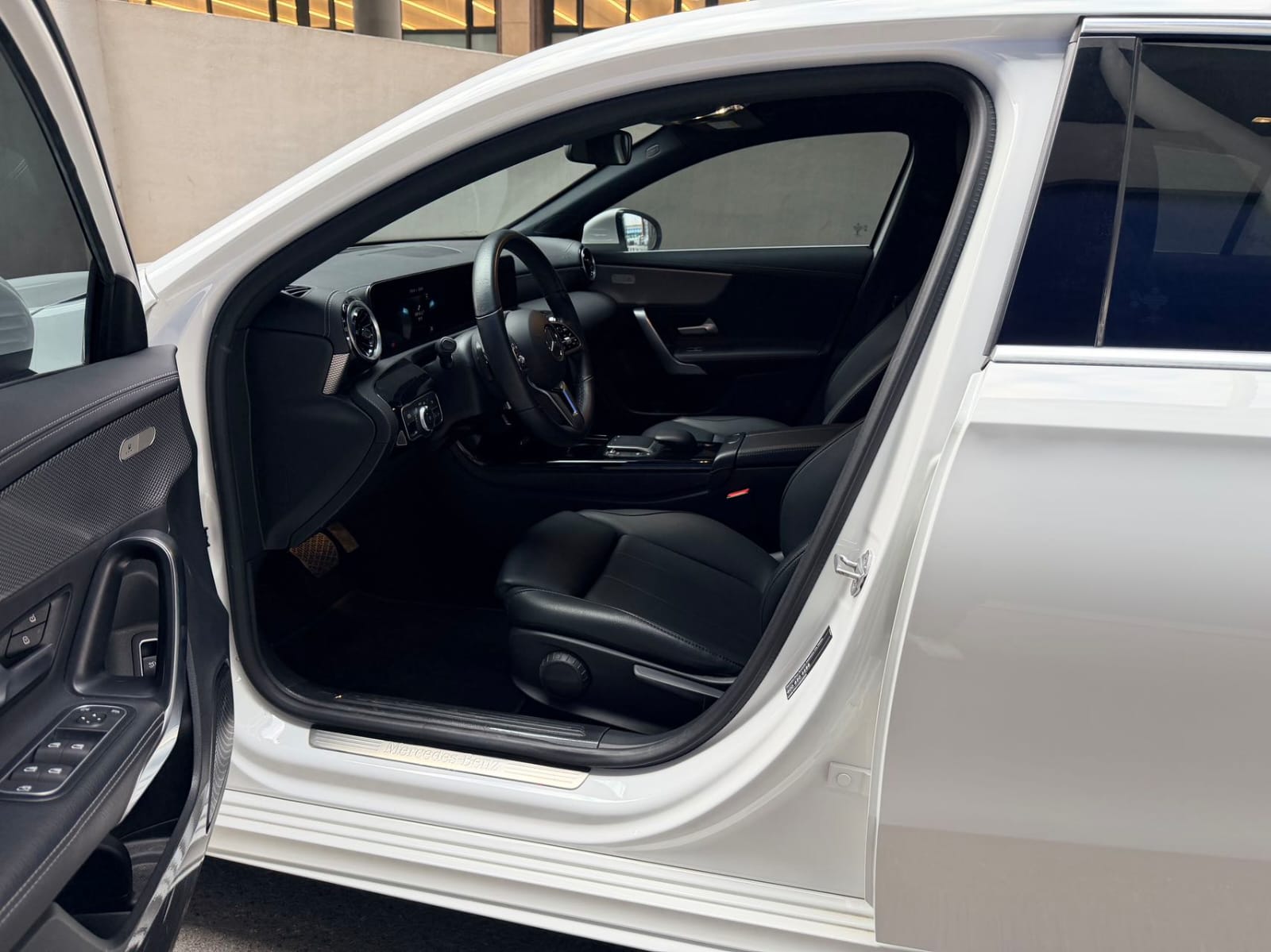 Mercedes-Benz A180L