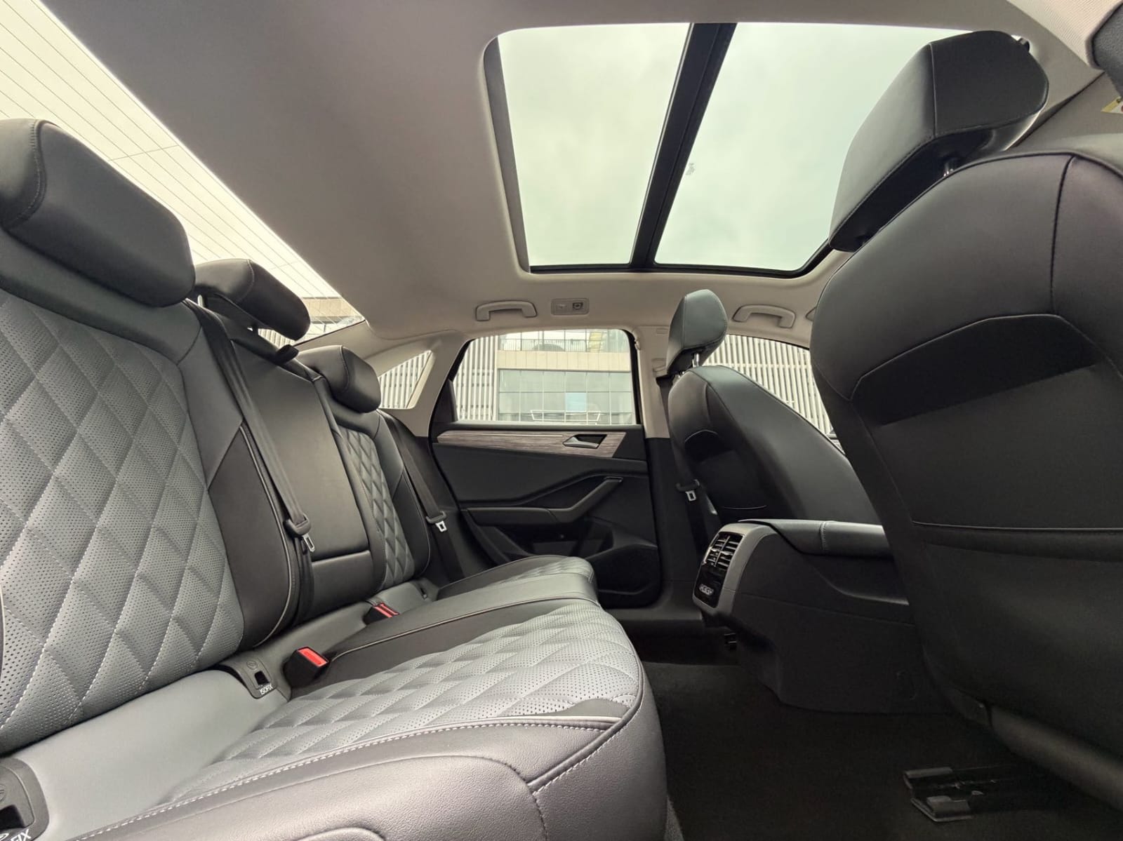 Volkswagen Sagitar 280TSI DSG Lite