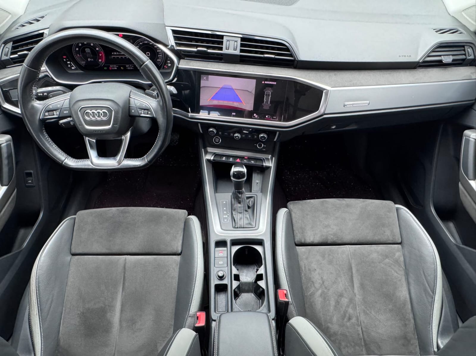 Audi Q3 35 TFSI (Dynamic Style Edition)