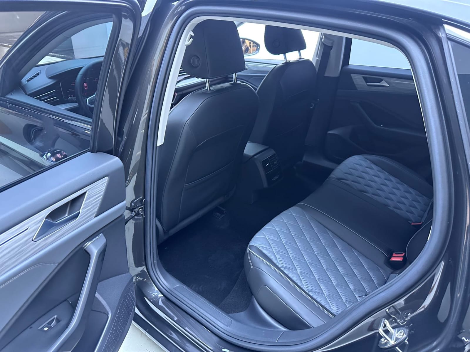 Volkswagen Sagitar 280TSI DSG Overpass Plus Edition