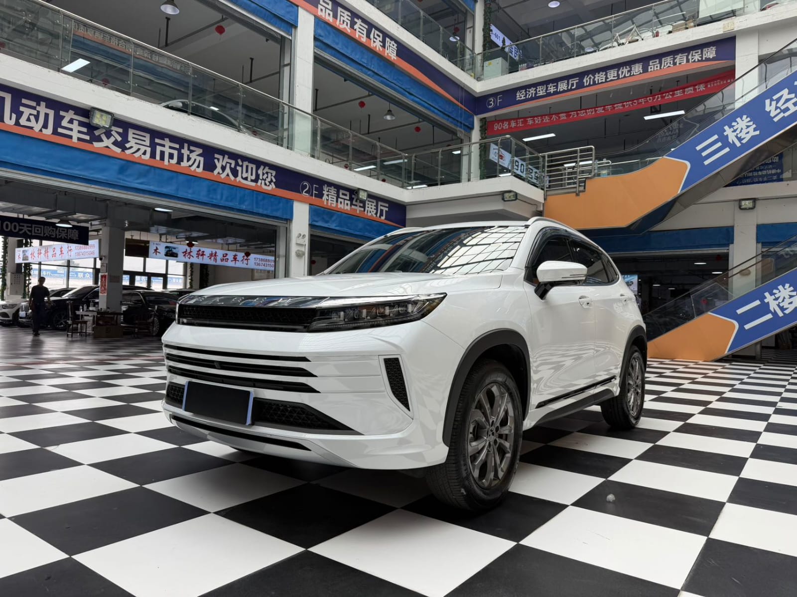 Exeed LX