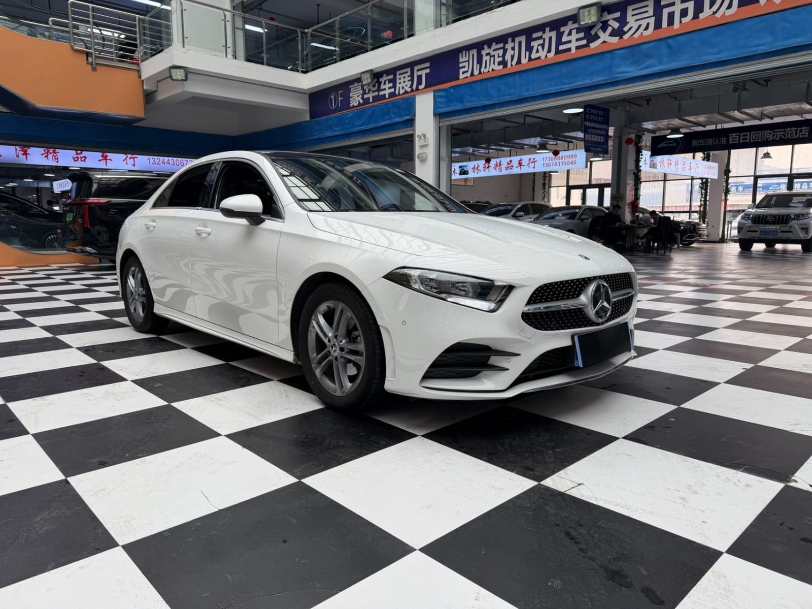 Mercedes-Benz A180