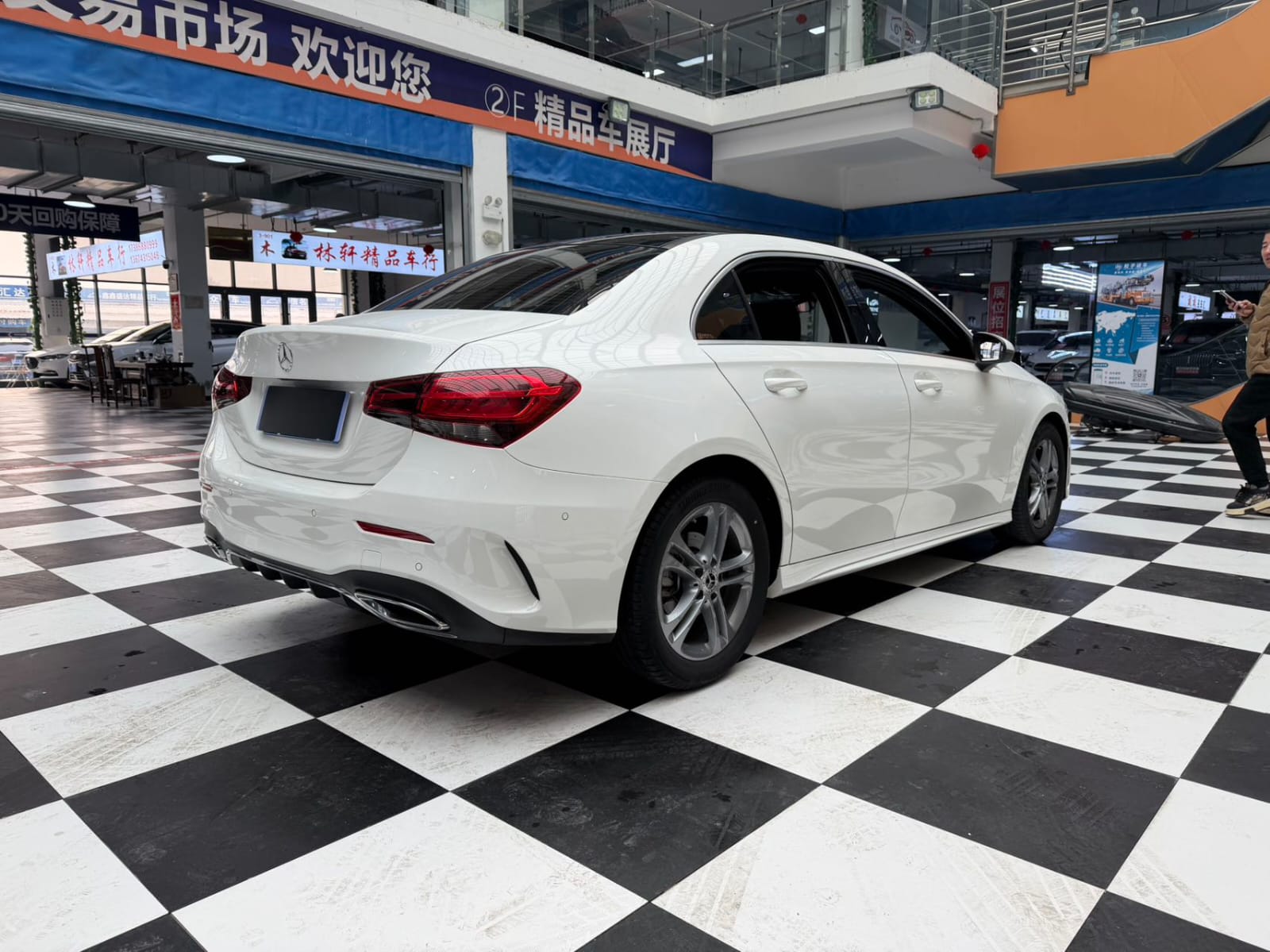 Mercedes-Benz A180