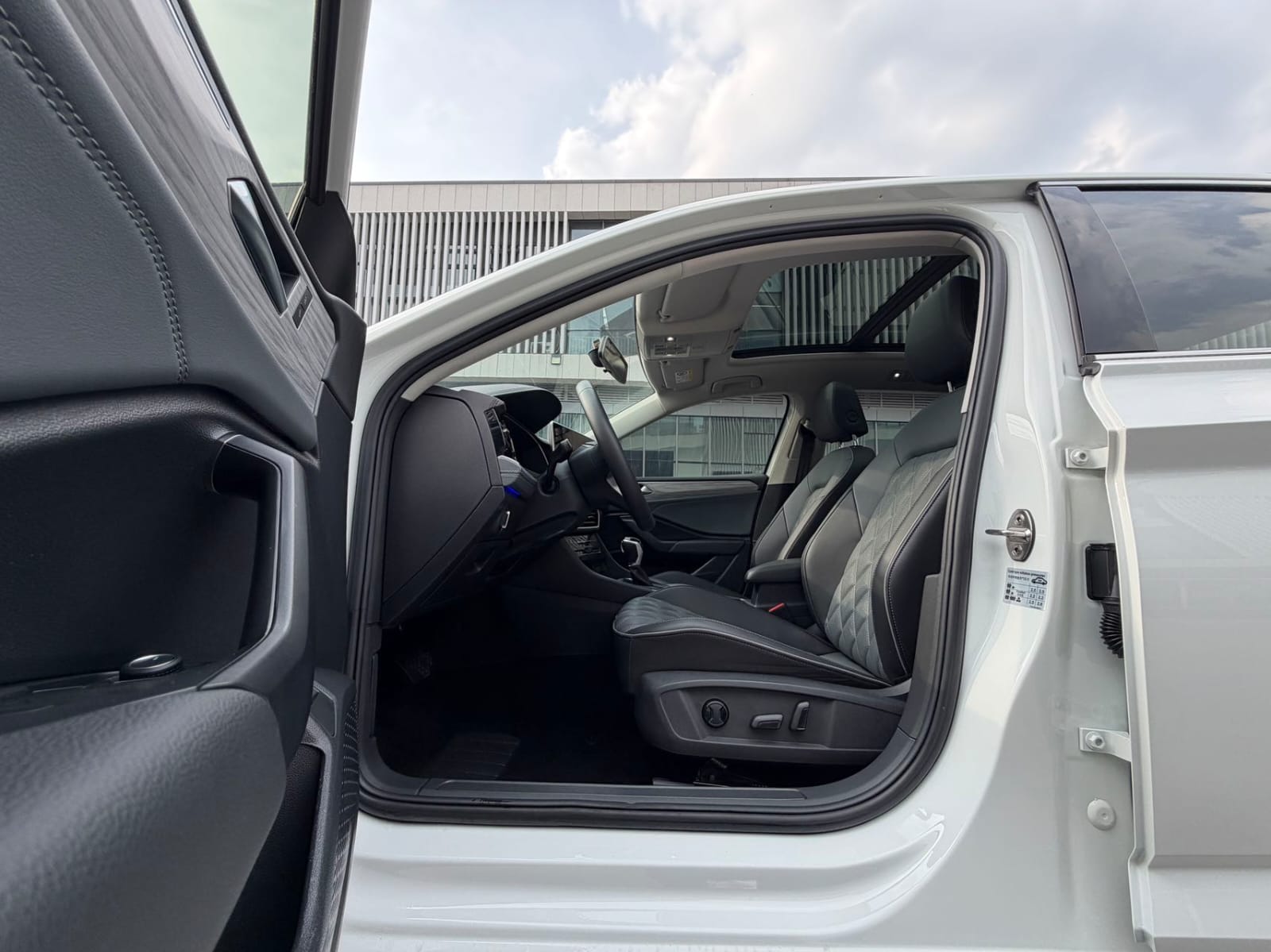 Volkswagen Sagitar 280TSI DSG