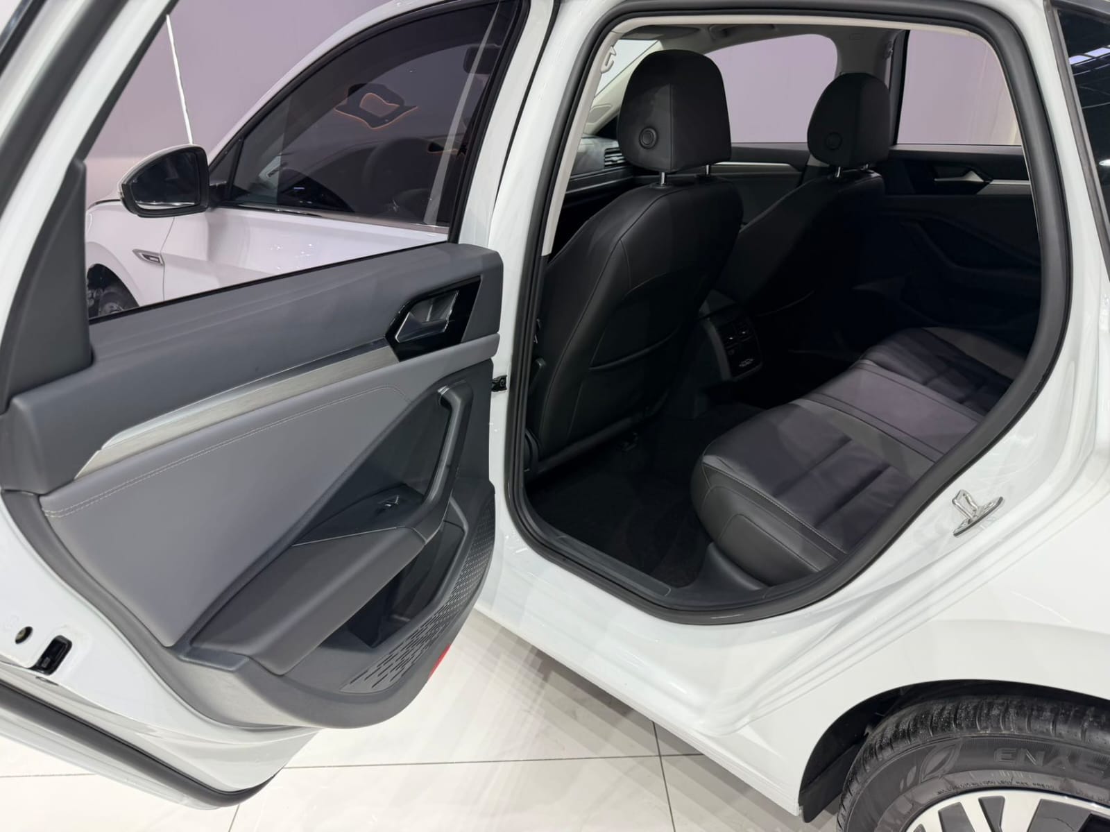 Volkswagen Sagitar 280TSI DSG Overpass Edition