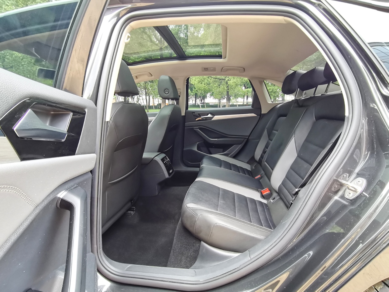 Volkswagen Sagitar 280TSI DSG