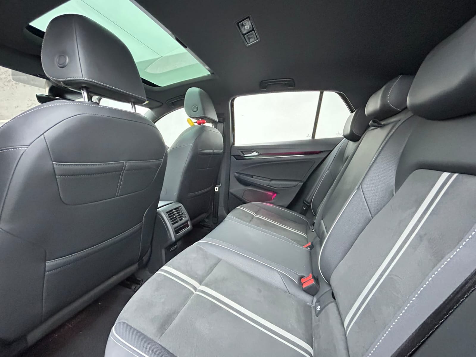 Volkswagen Golf 8 R-Line 1.4TSI 280TSI