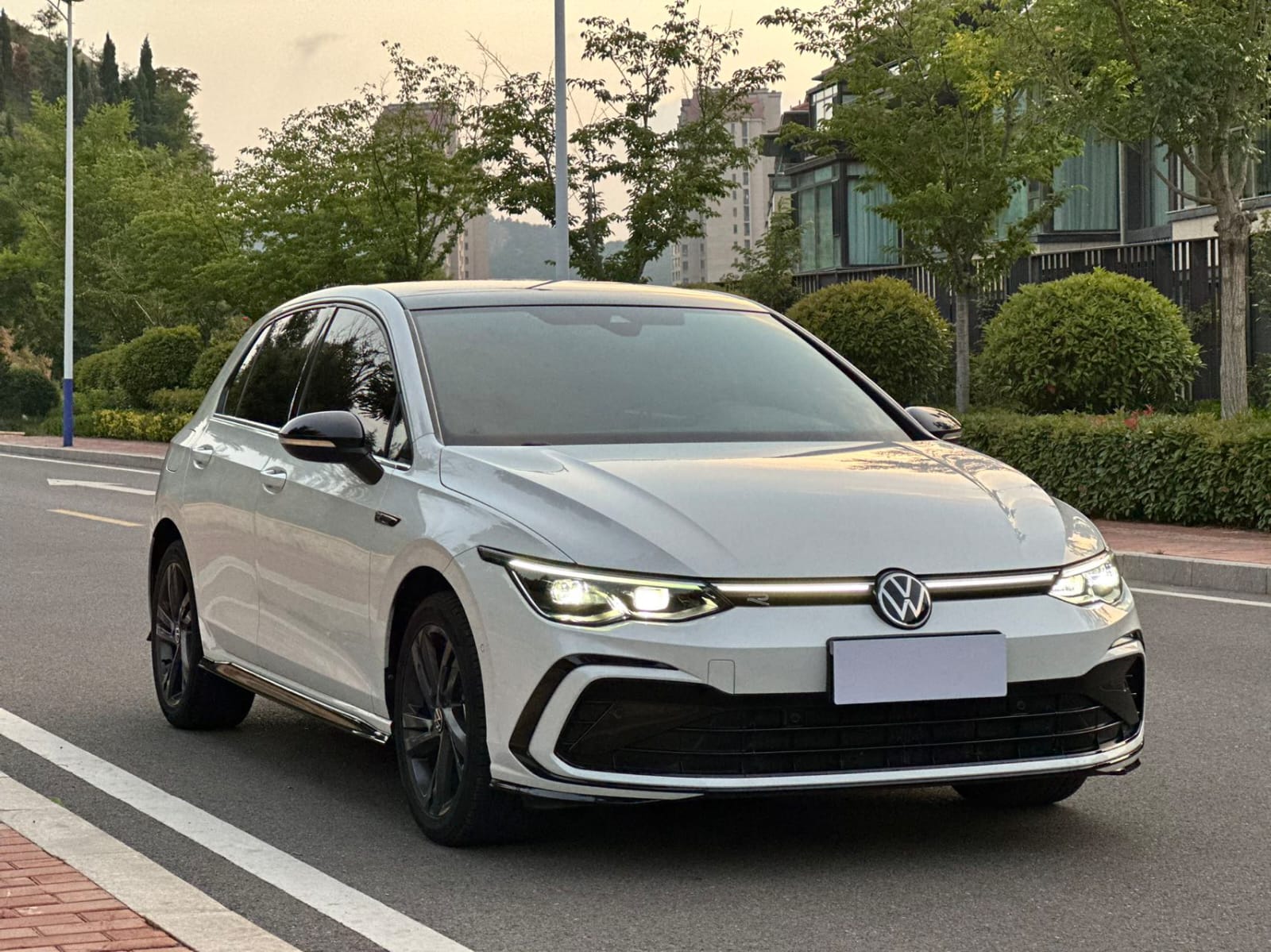 Volkswagen Golf 280TSI DSG R-Line