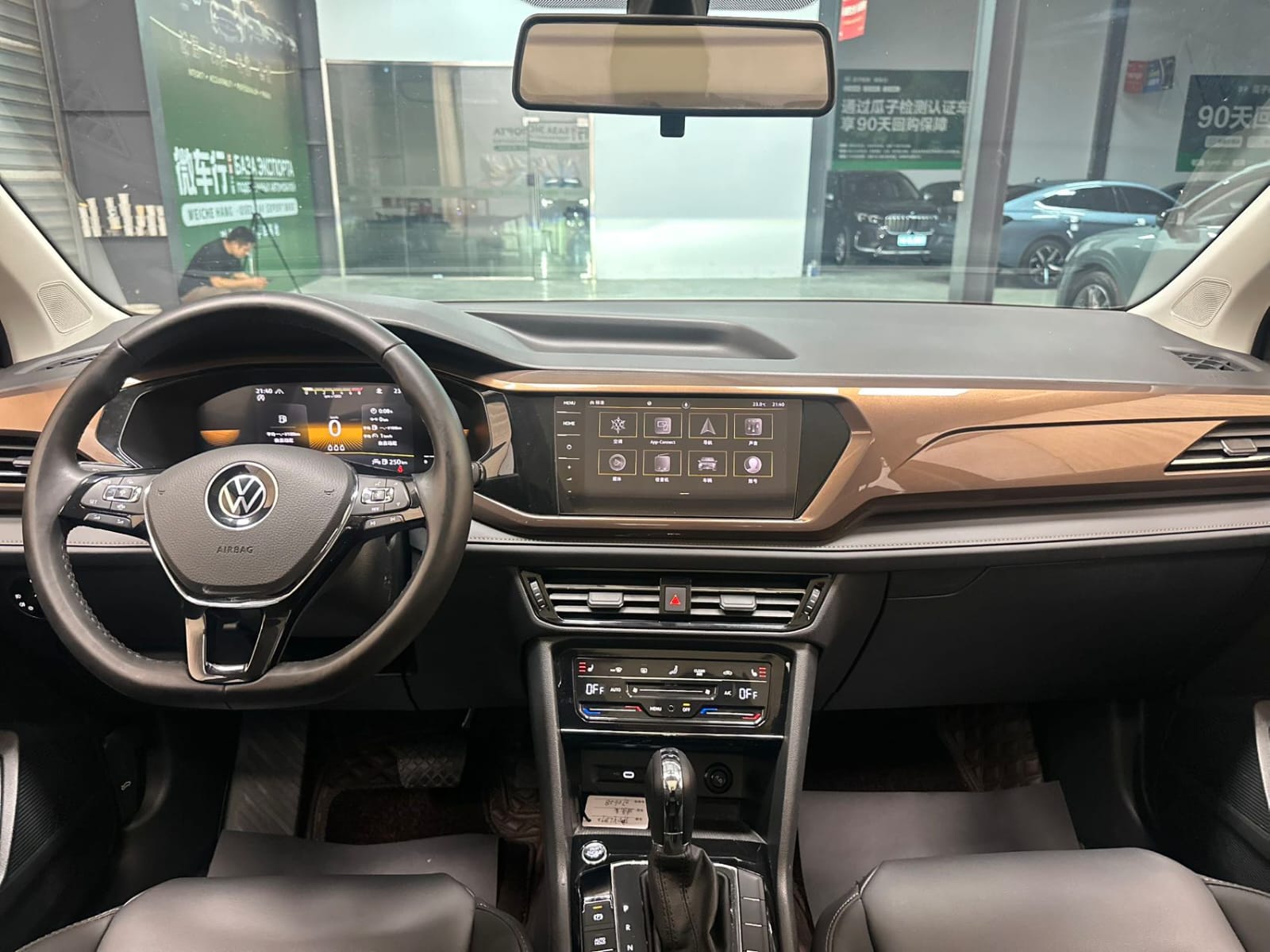 Volkswagen Tharu 280TSI Deluxe Edition