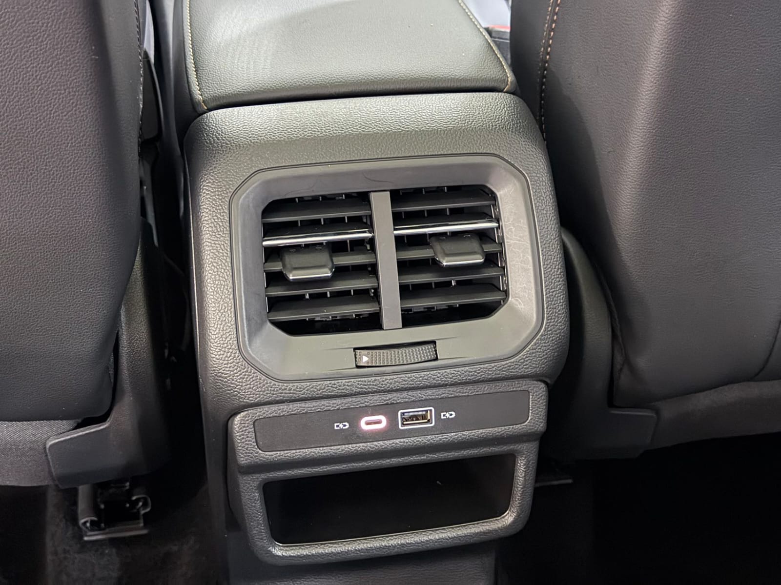 Volkswagen Tharu 280TSI Deluxe Edition