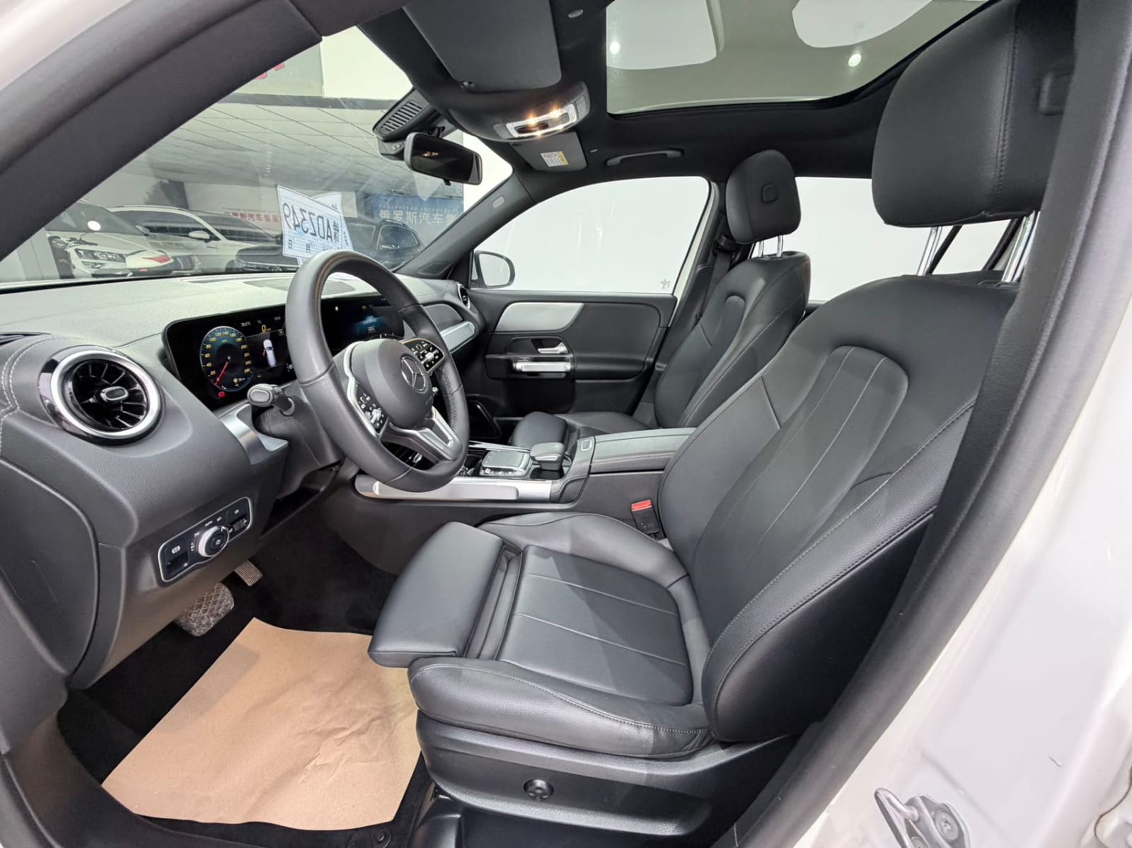 Mercedes-Benz GLB180