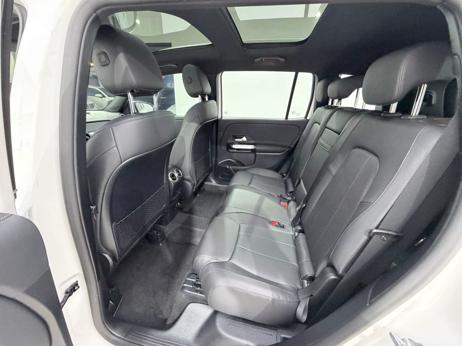 Mercedes-Benz GLB180