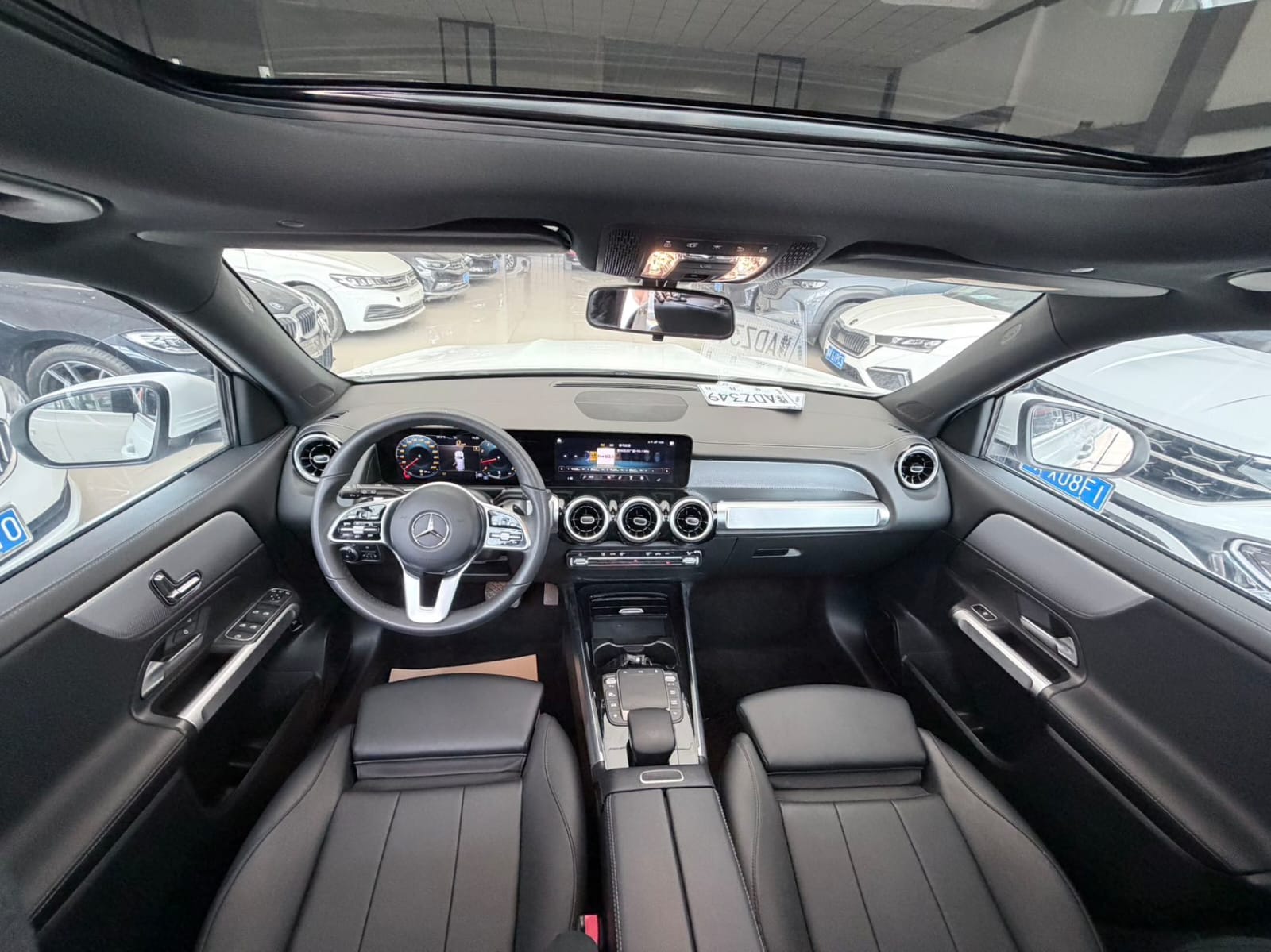 Mercedes-Benz GLB180