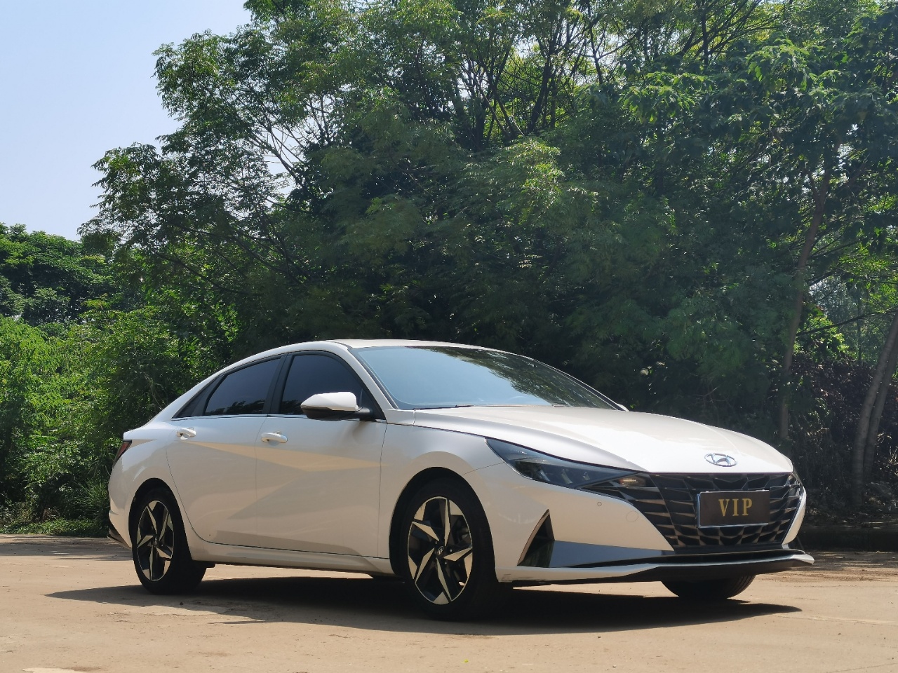 Hyundai Elantra 1.5L CVT LUX Precious Edition