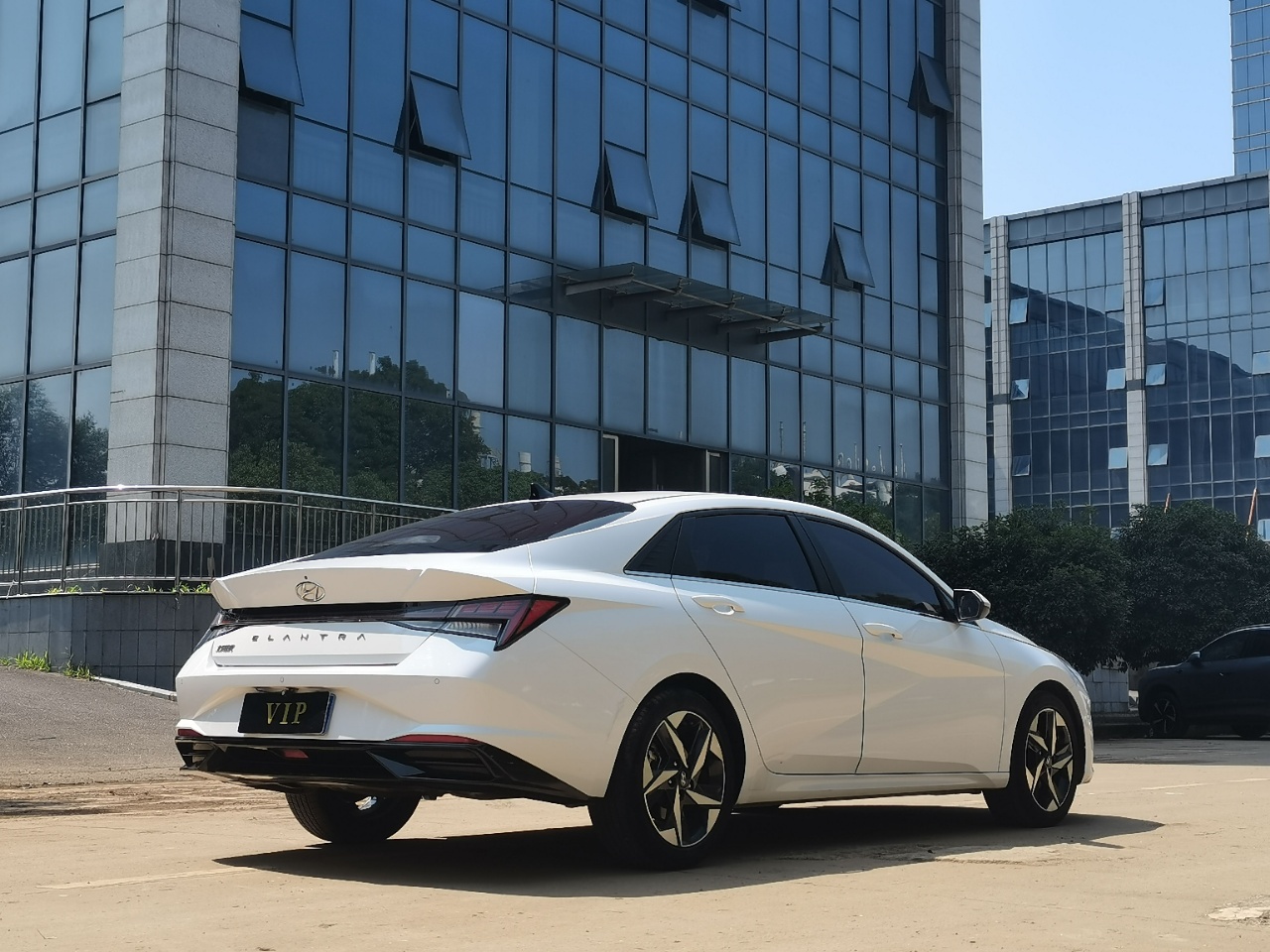 Hyundai Elantra 1.5L CVT LUX Precious Edition