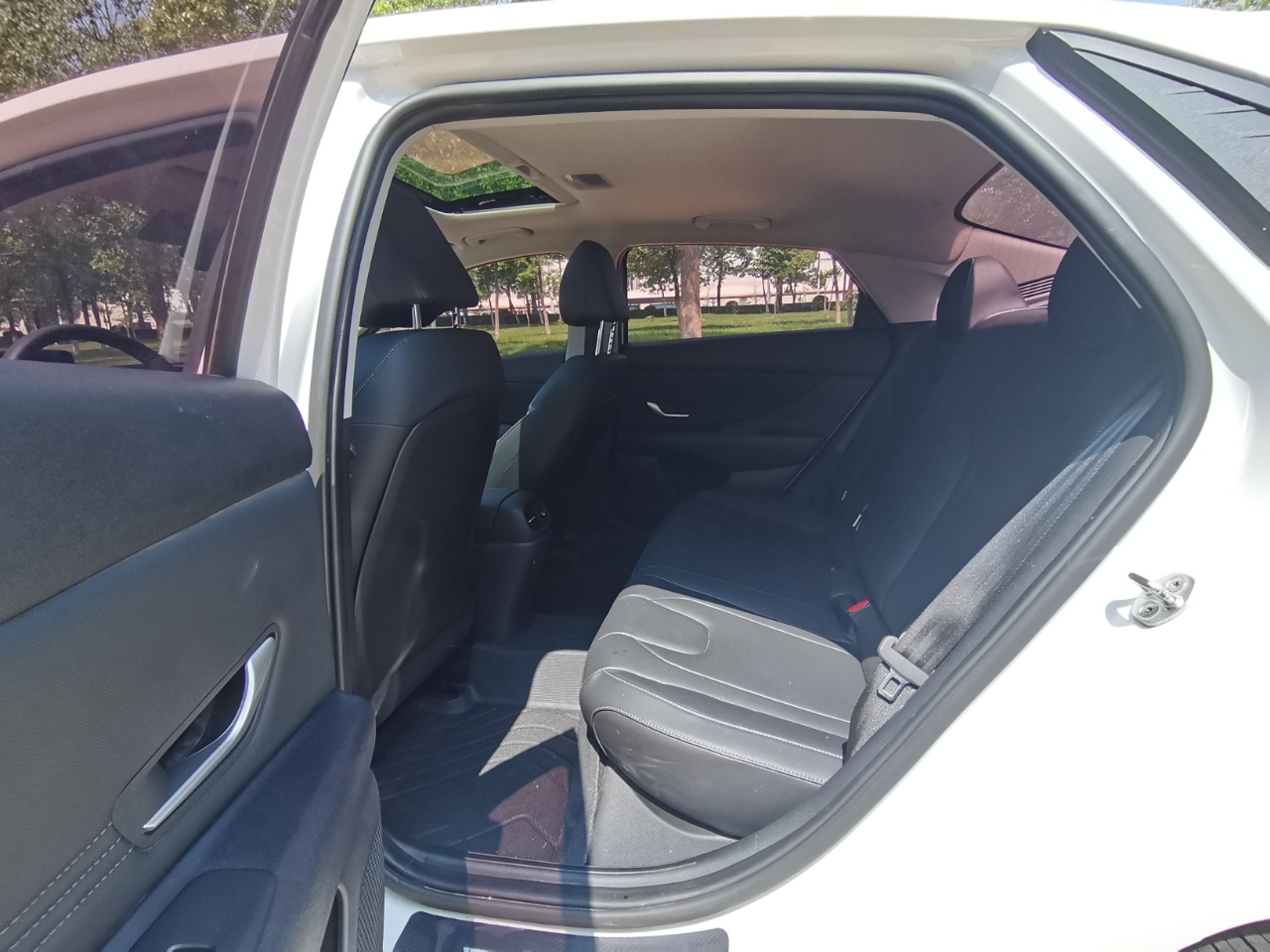 Hyundai Elantra 1.5L CVT LUX Precious Edition