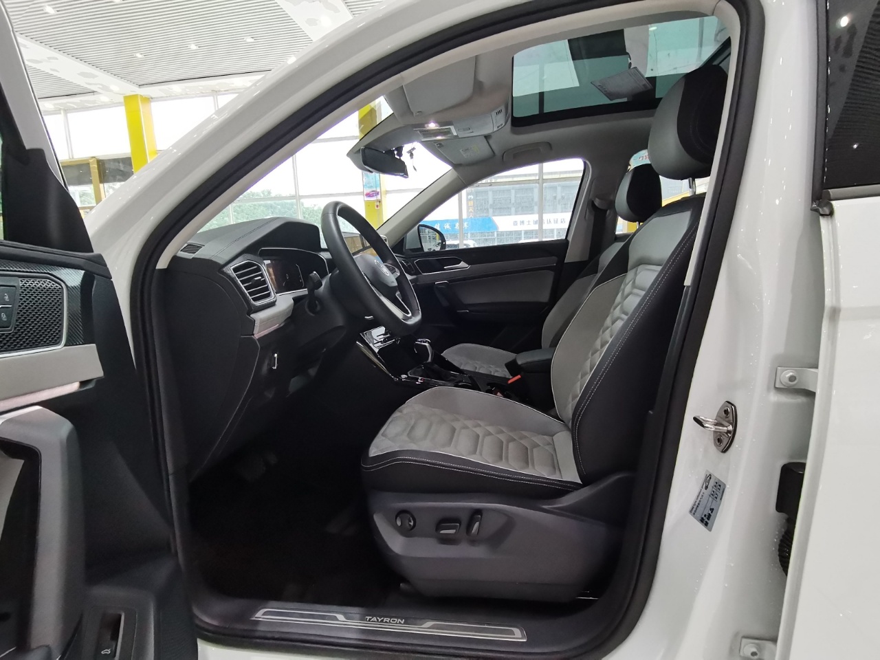 Volkswagen Tayron 280 TSI Deluxe Plus Premium Edition