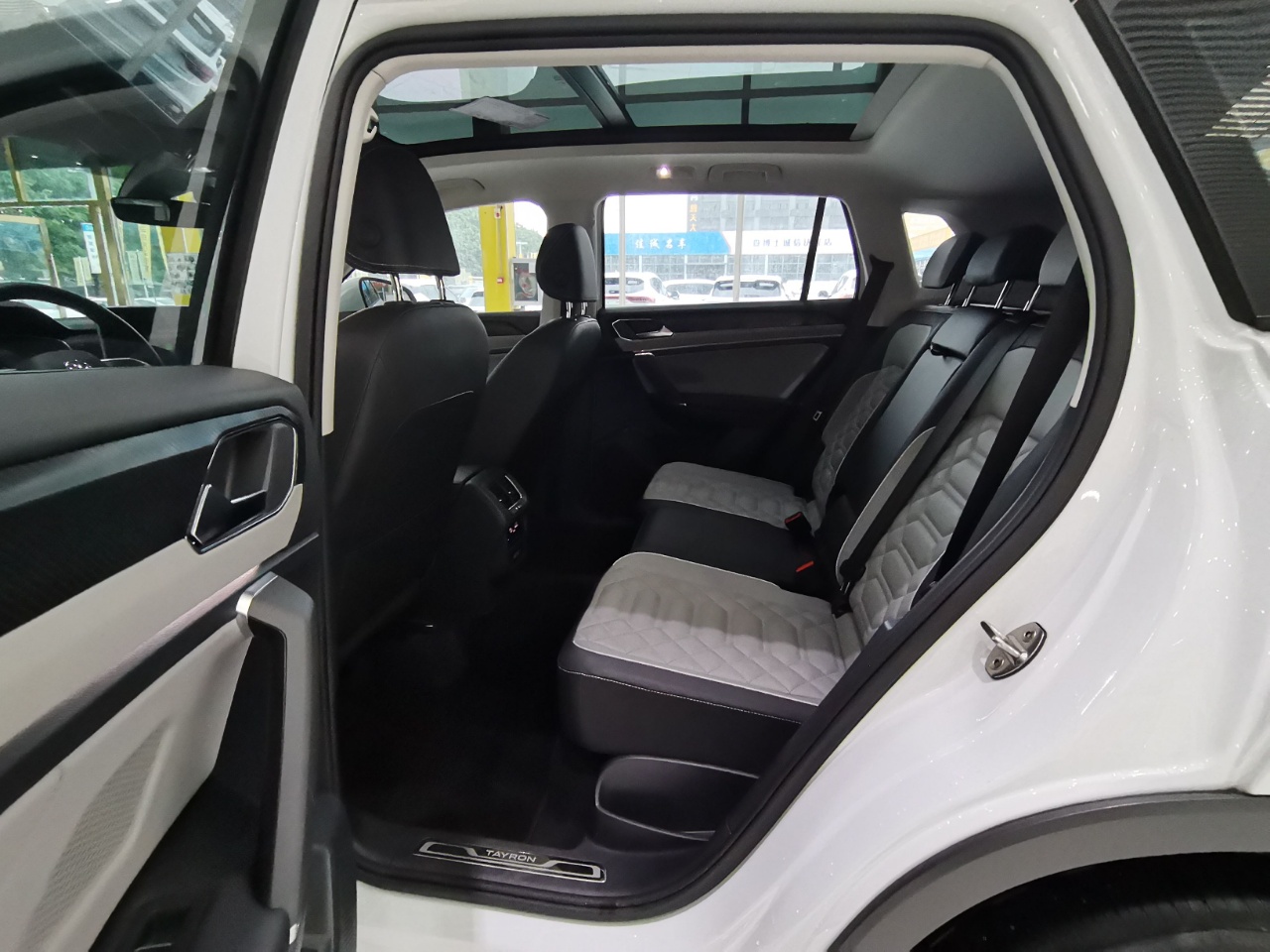 Volkswagen Tayron 280 TSI Deluxe Plus Premium Edition