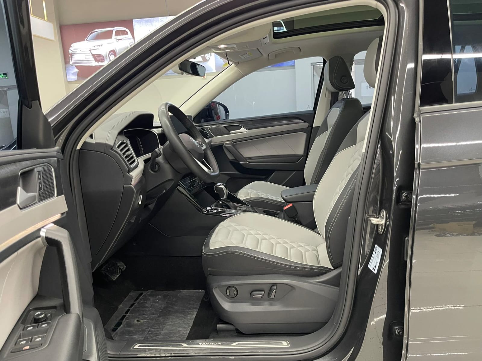 Volkswagen Tayron 280 TSI Deluxe Plus Premium Edition