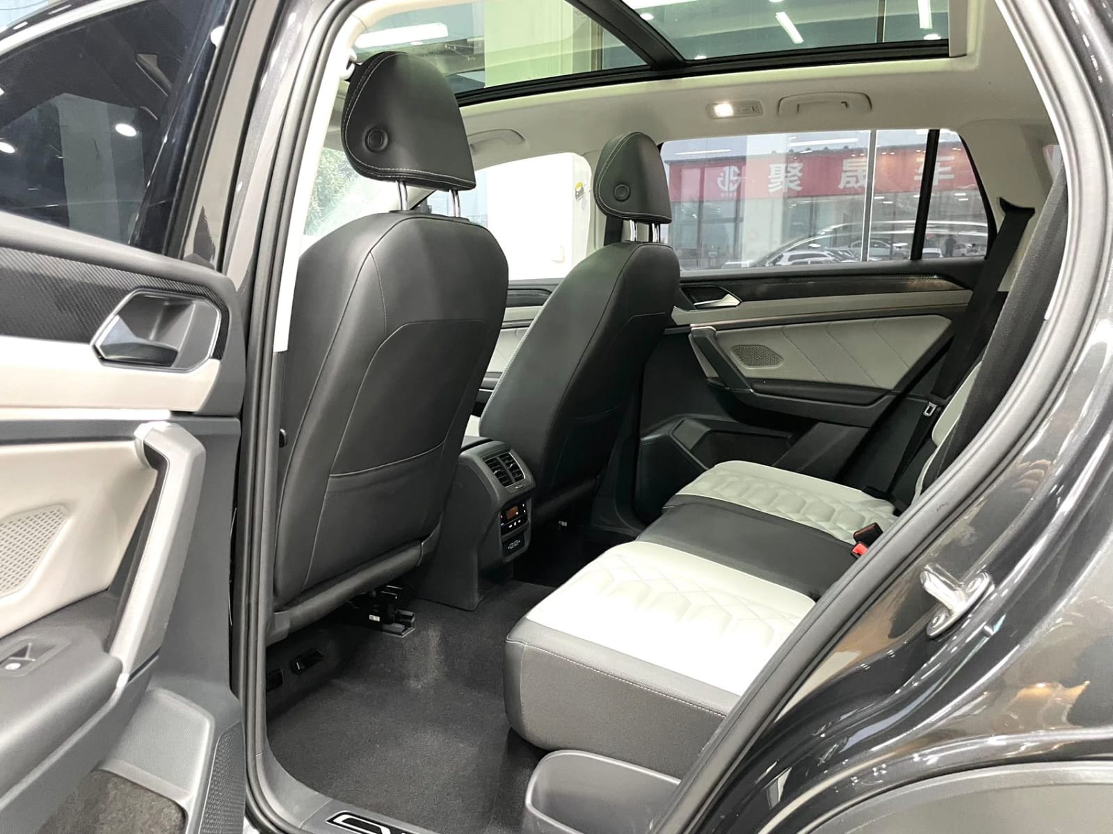 Volkswagen Tayron 280 TSI Deluxe Plus Premium Edition