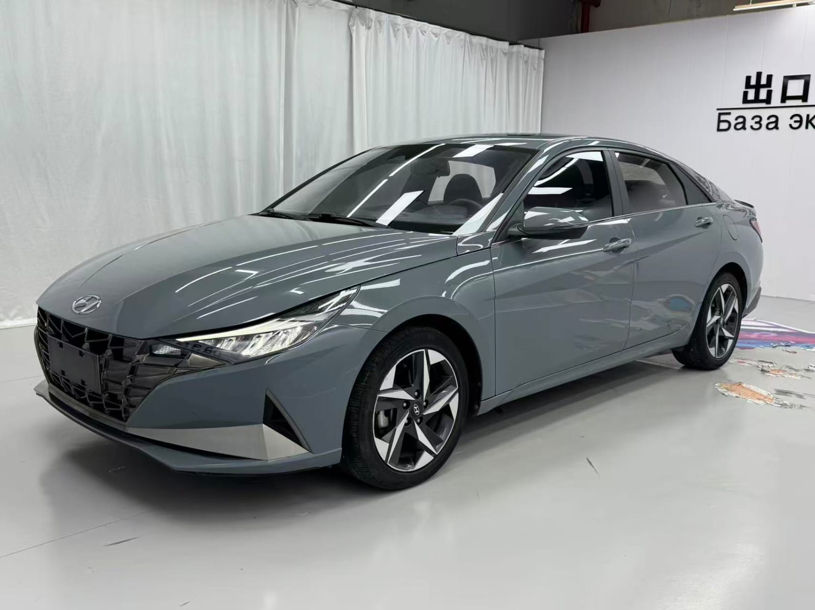 Hyundai Elantra 240 TGDi LUX Premium Edition