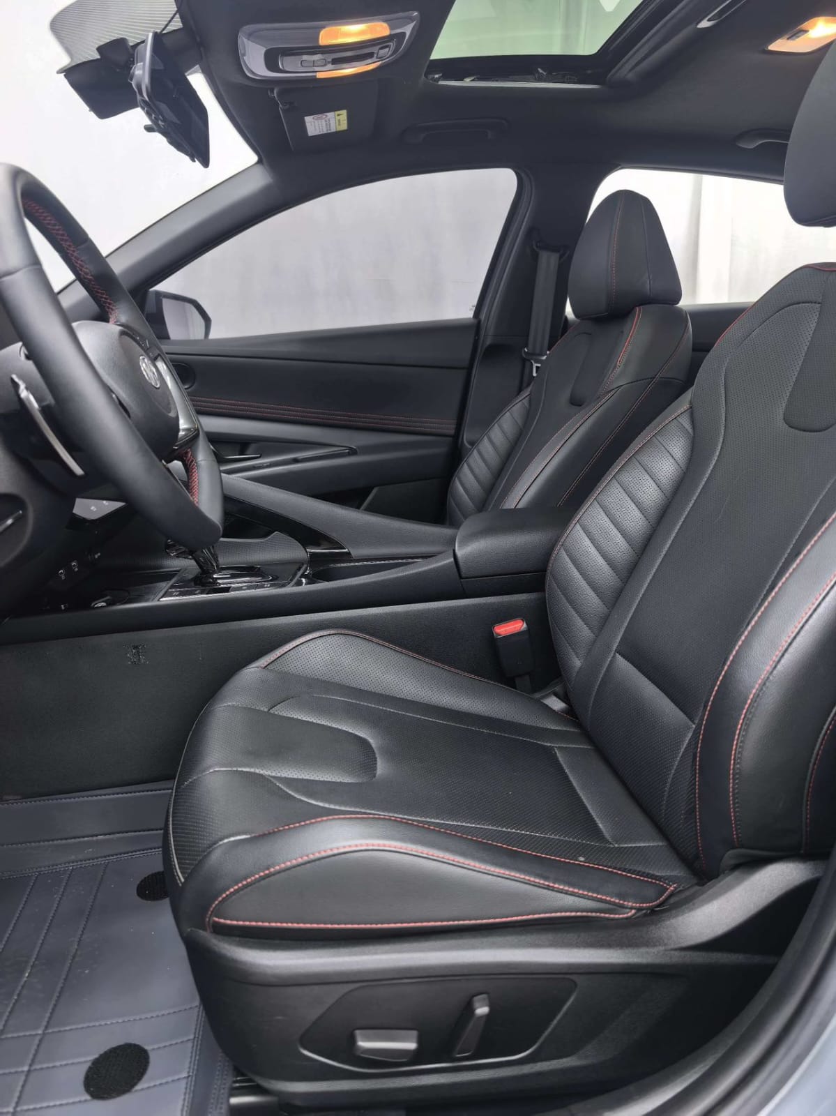 Hyundai Elantra 240 TGDi LUX Premium Edition