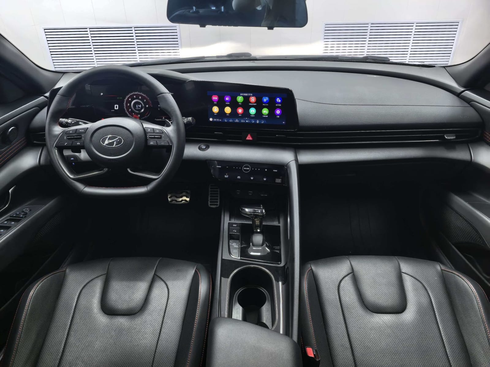 Hyundai Elantra 240 TGDi LUX Premium Edition