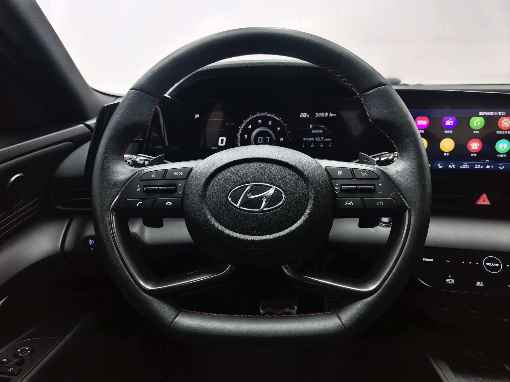 Hyundai Elantra 240 TGDi LUX Premium Edition