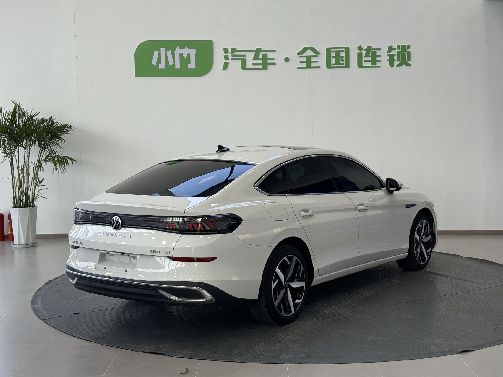 Volkswagen Lamando L 280TSI Cool &amp; Hot Edition