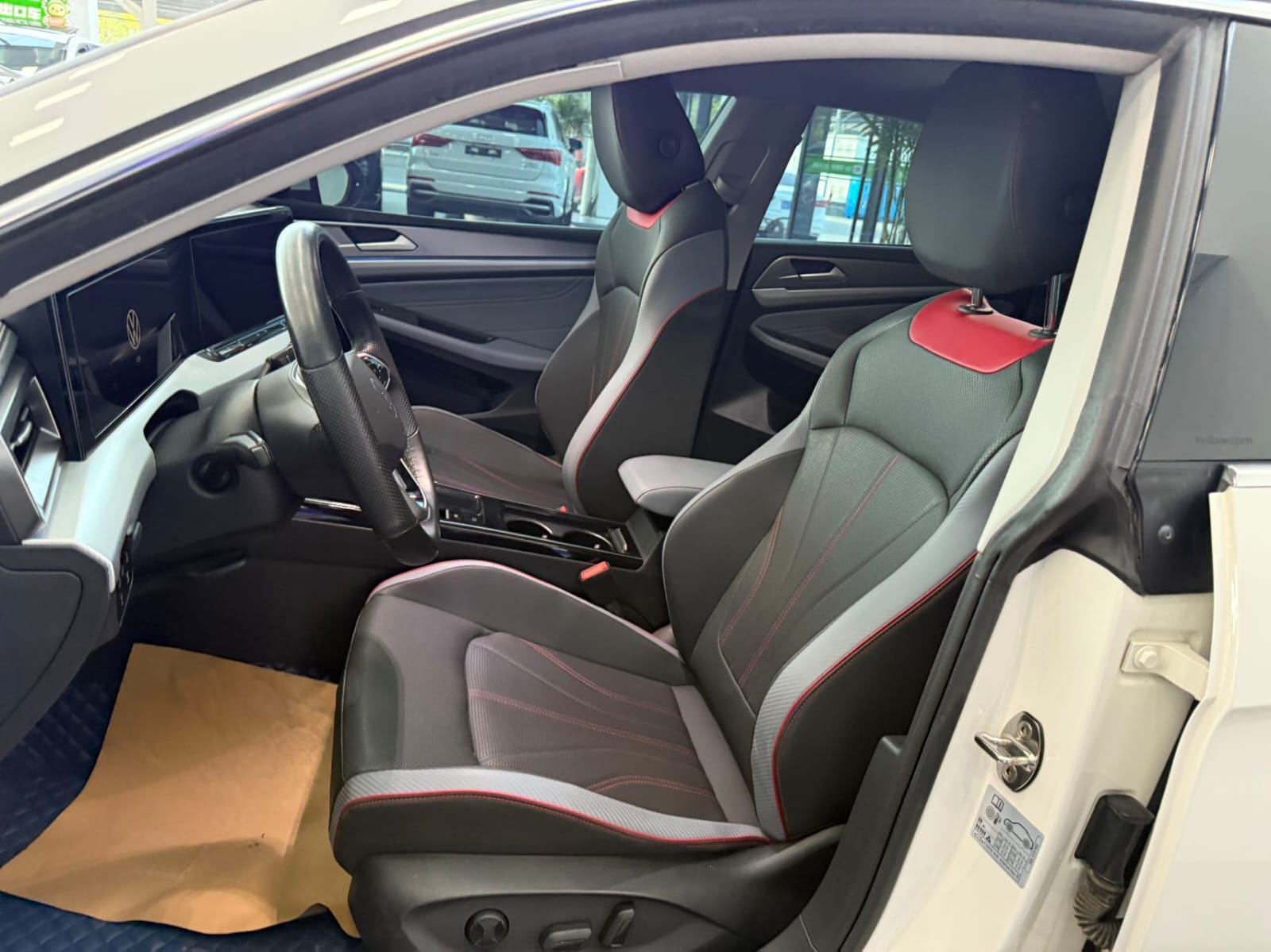 Volkswagen Lamando L 280TSI Cool &amp; Hot Edition