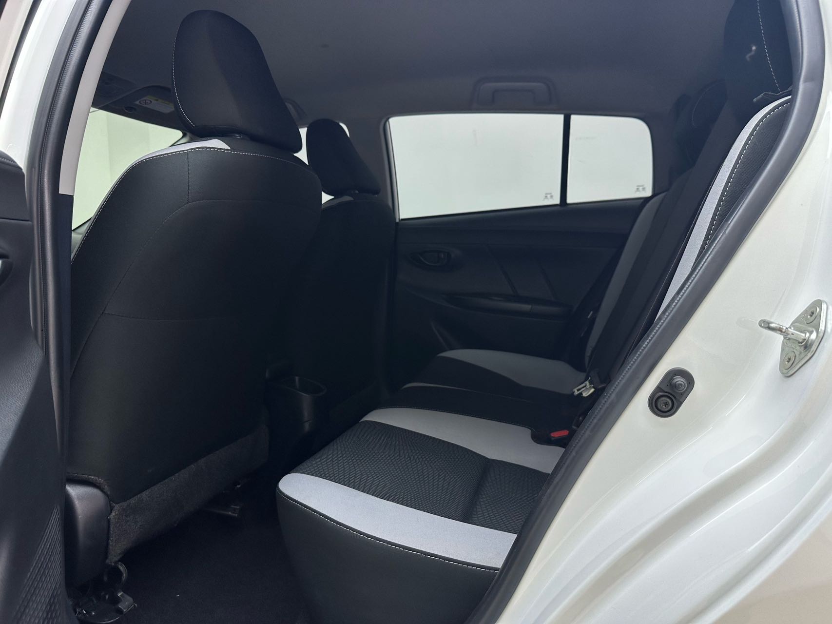 Toyota Yaris L Glamour 1.5L CVT Leading Plus Edition