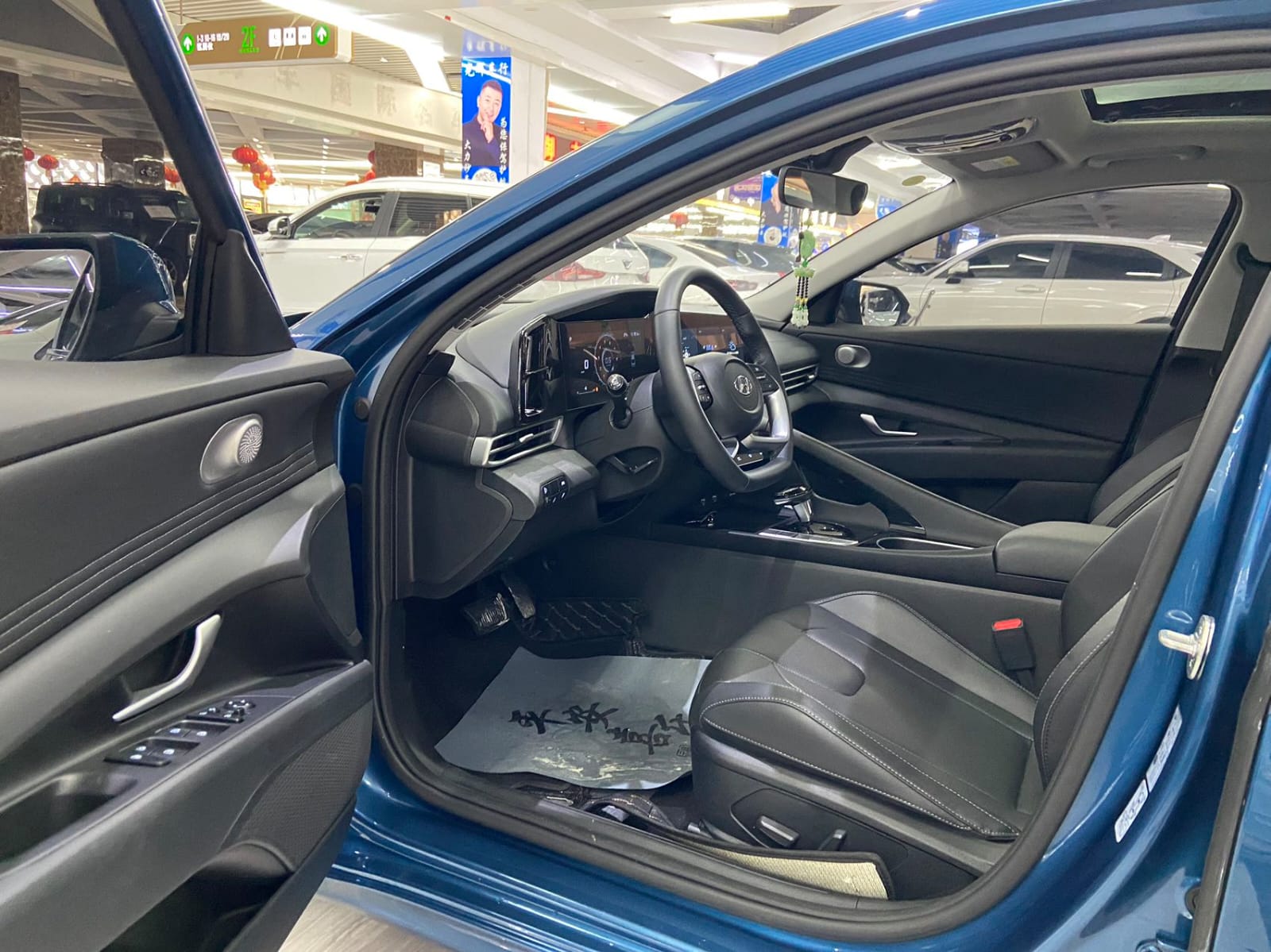 Hyundai Elantra 1.5L CVT LUX Premium Edition