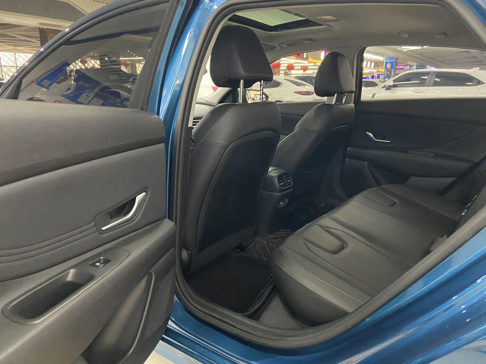 Hyundai Elantra 1.5L CVT LUX Premium Edition