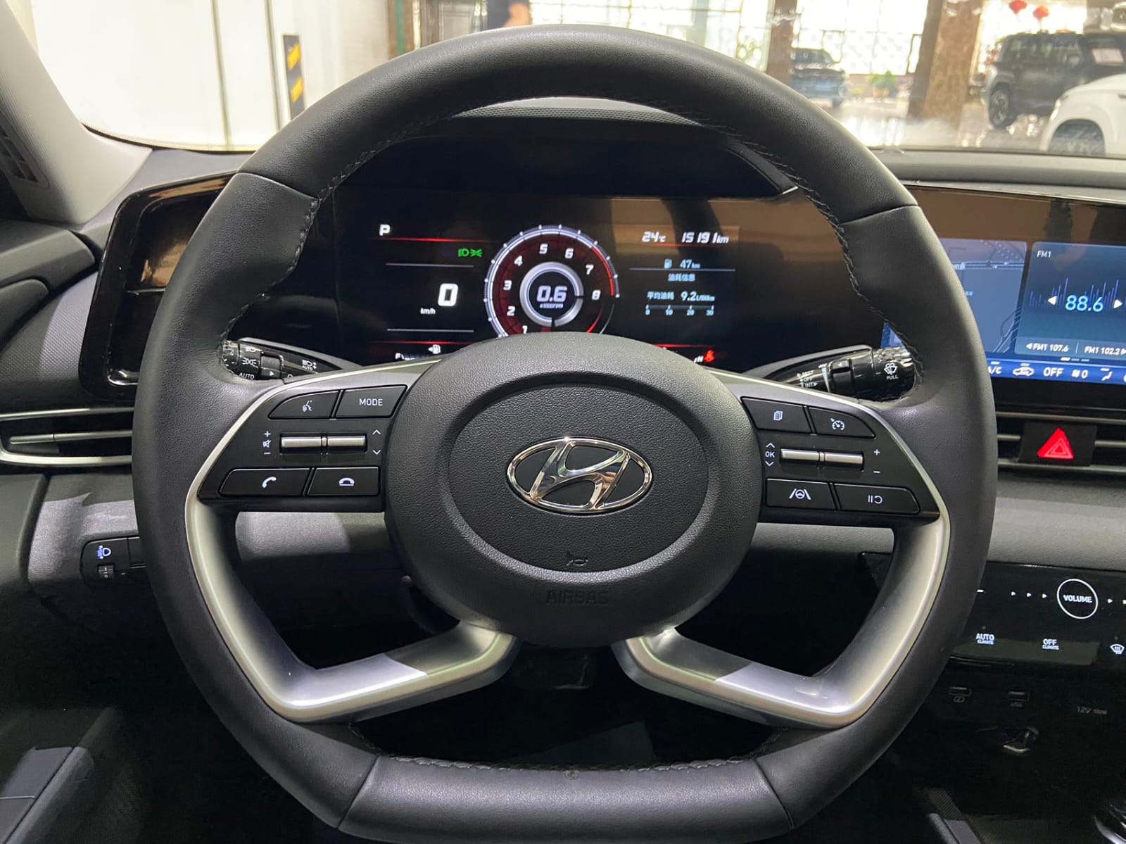 Hyundai Elantra 1.5L CVT LUX Premium Edition