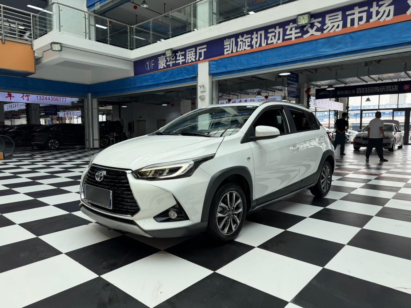 Toyota Yaris L Glamour