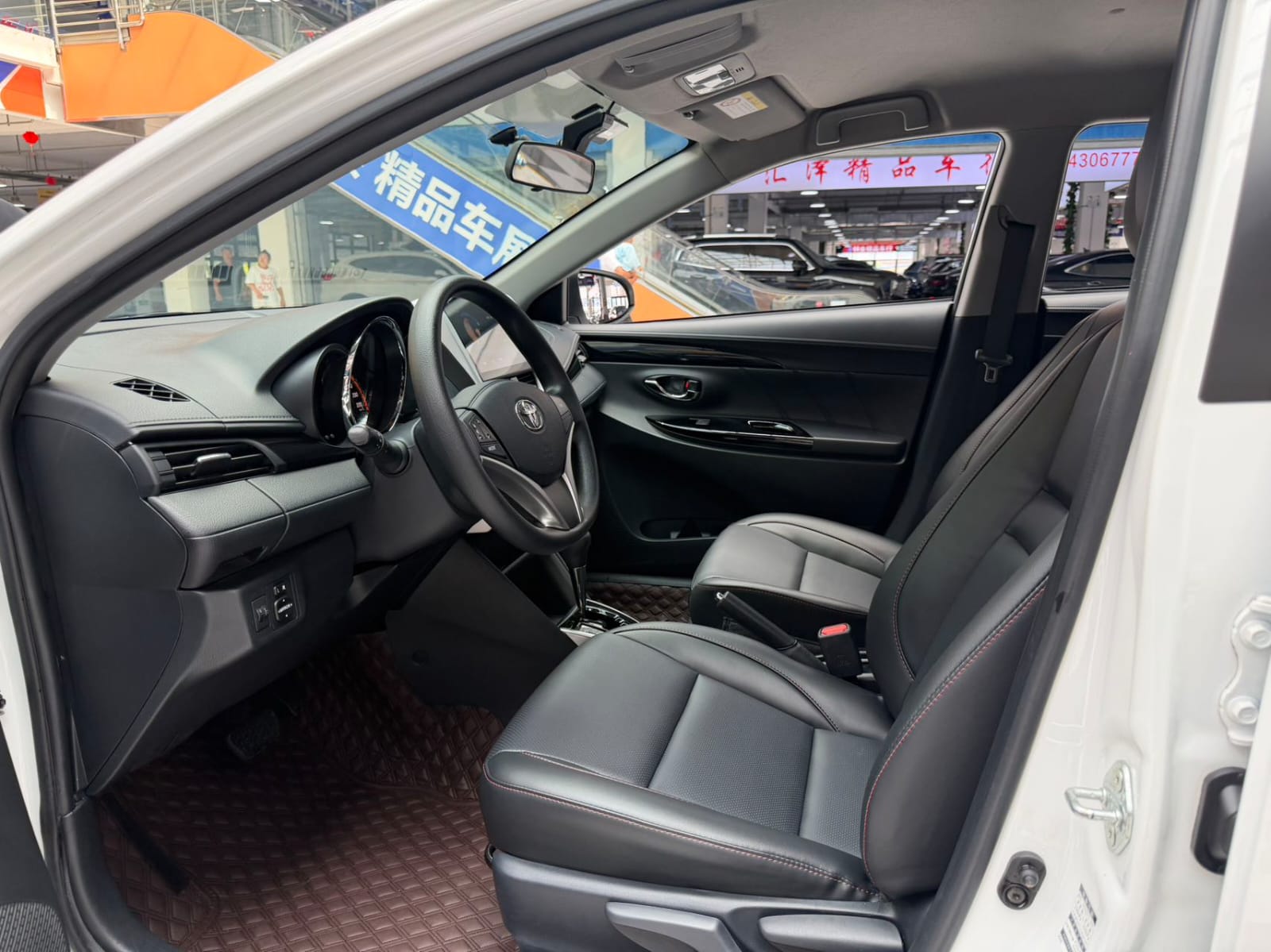 Toyota Yaris L Glamour