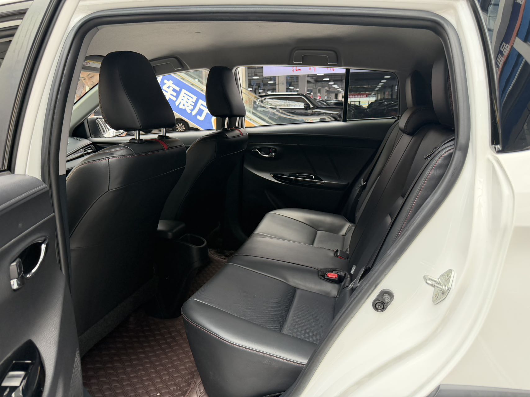Toyota Yaris L Glamour