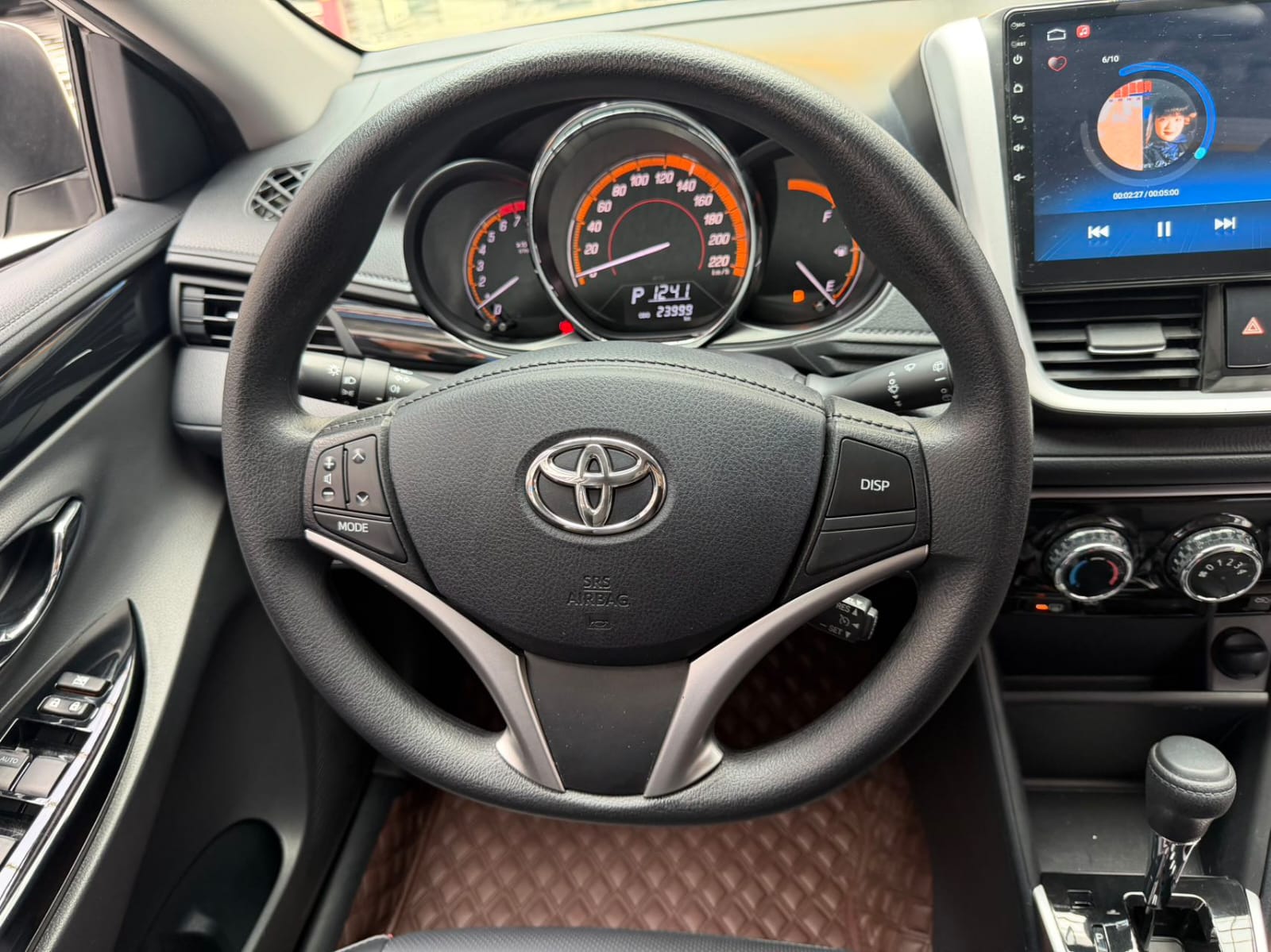Toyota Yaris L Glamour