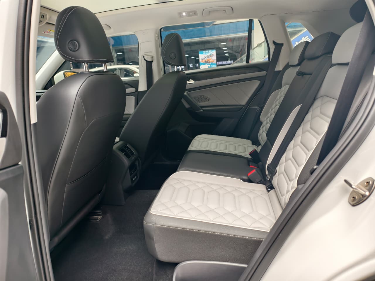 Volkswagen Tayron 280TSI Deluxe Plus Premium Edition