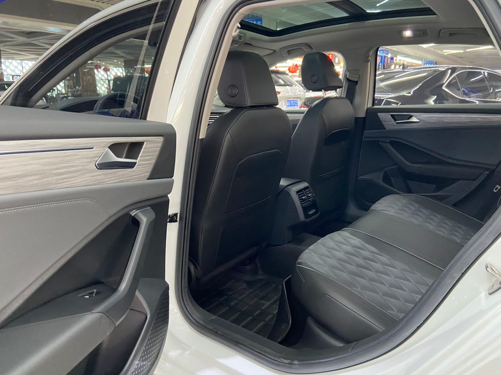 Volkswagen Sagitar 280TSI DSG Oversight Lite