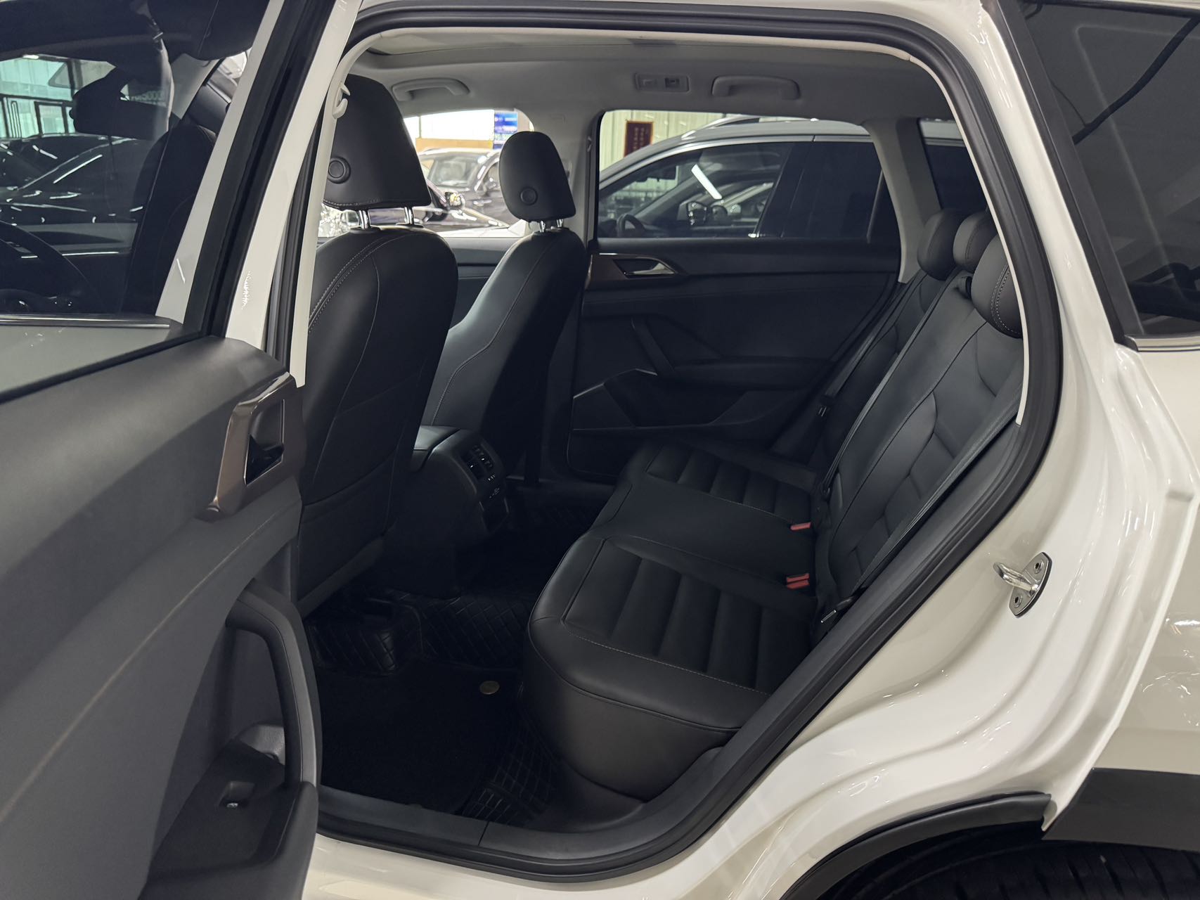 Volkswagen Tharu 280TSI Deluxe Edition
